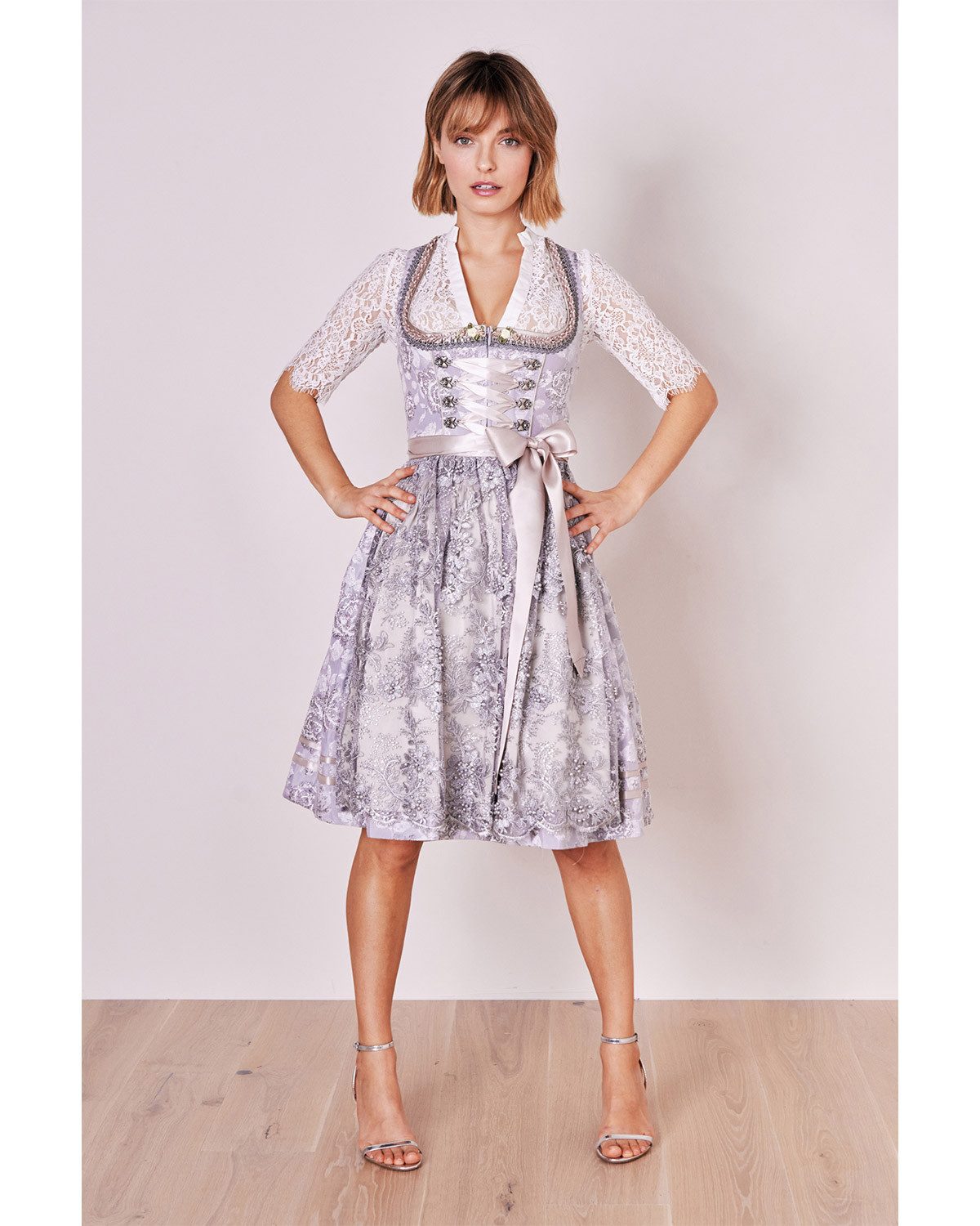 Krüger Madl Dirndl 'Lenore' mit Spitzenschürze günstig online kaufen