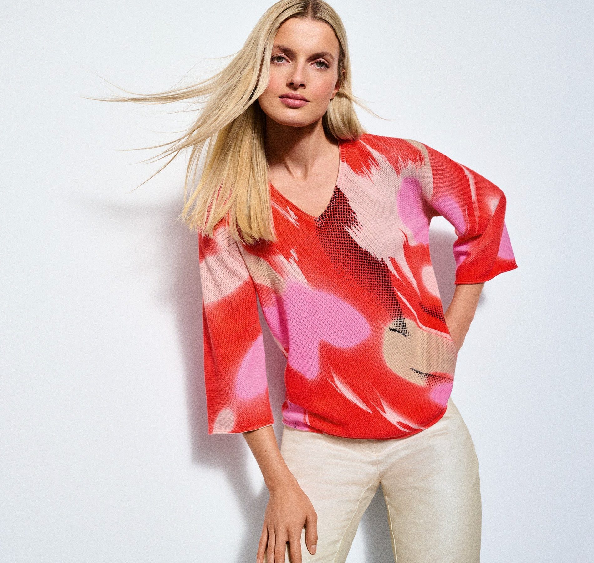 Faber V-Ausschnitt-Pullover Netzpullover mit V-Ausschnitt und Batik-Print mit V-Ausschnitt und Batik-Print