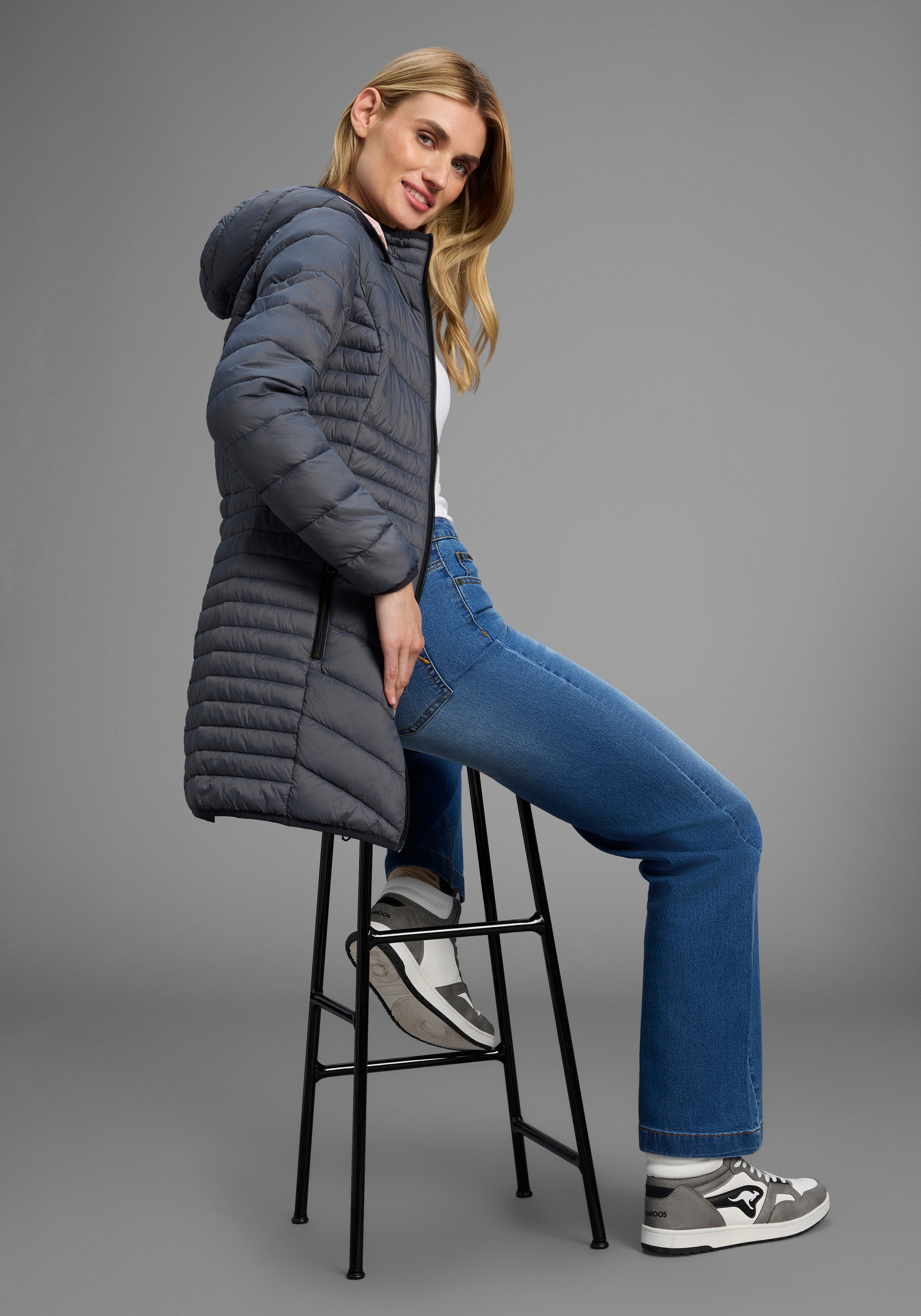KangaROOS Steppjacke für den Übergang, aus leichtem Webmaterial, figurbetonter Schnitt – Bild 5 von 5