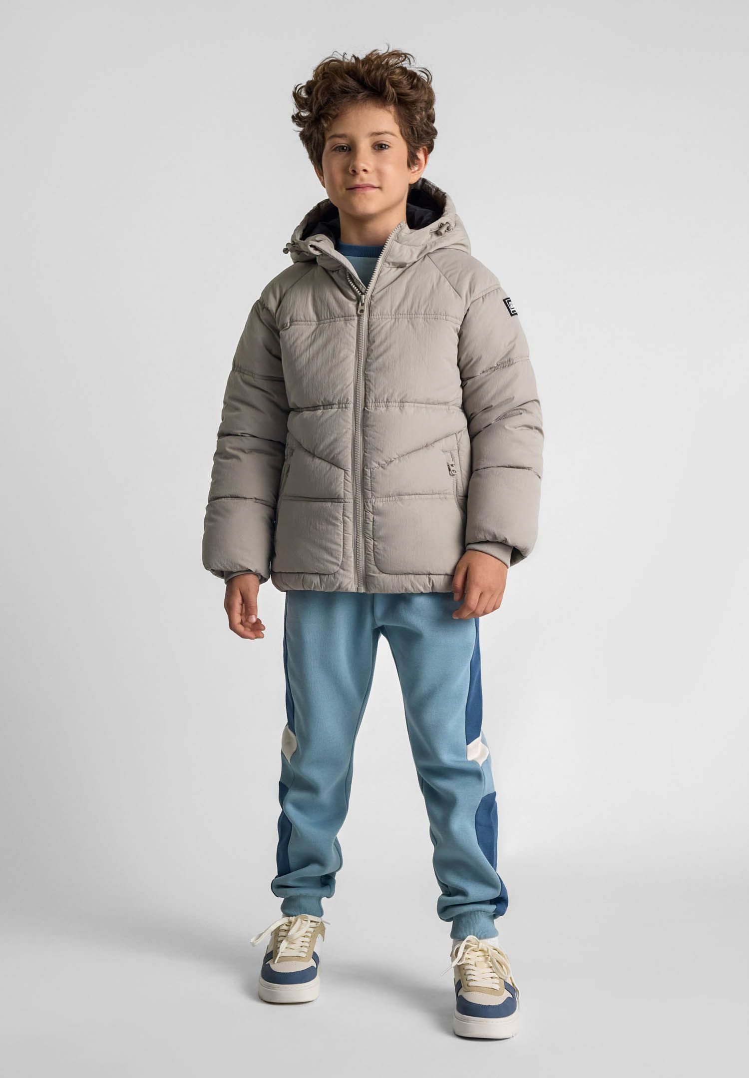 MINOTI Winterjacke Steppjacke mit Kapuze und Taschen mit Reißverschluss  (2y-14y) trendiger Aufnäher am Ärmel