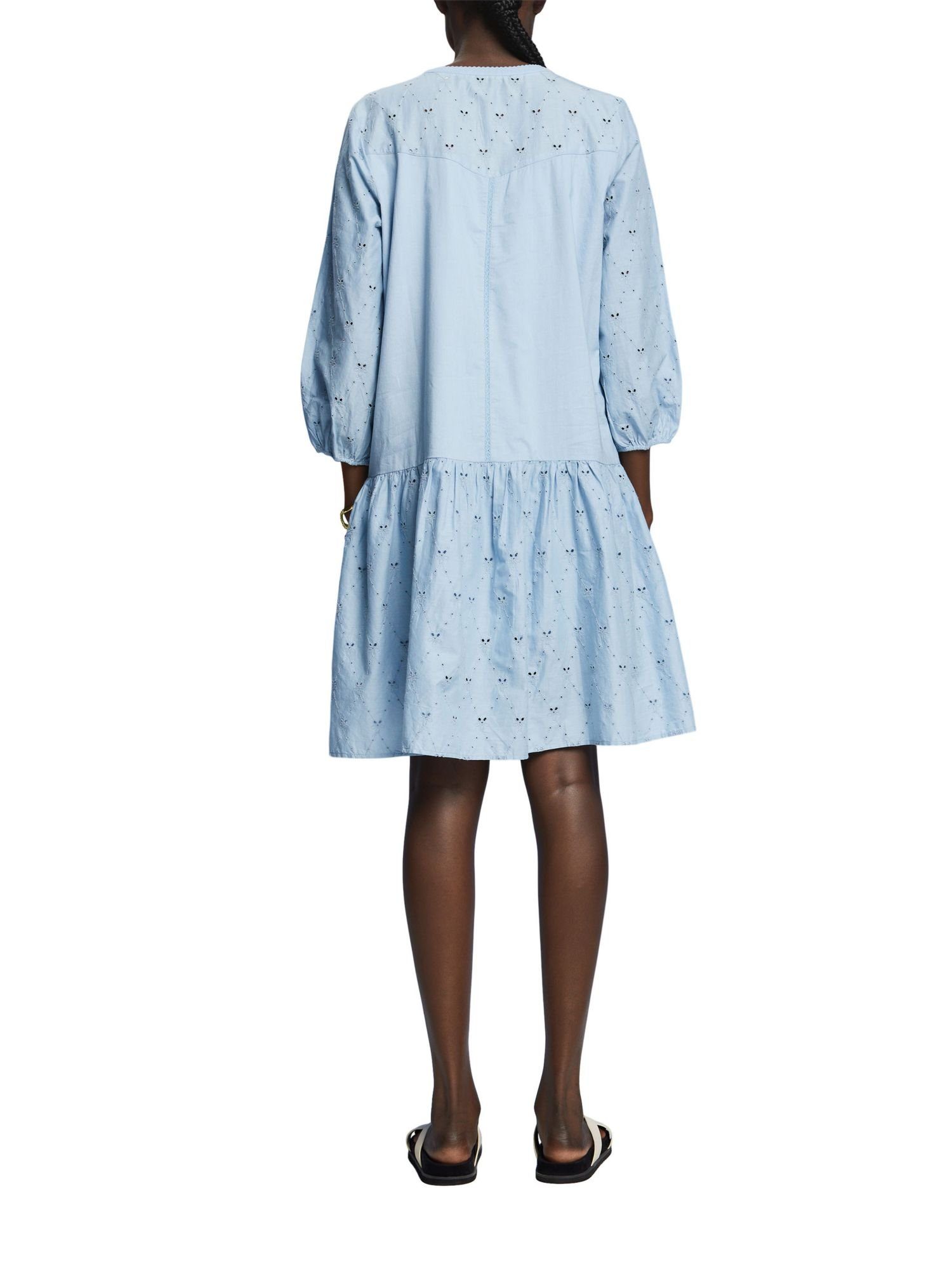 Esprit Minikleid Kleid mit Stickerei, 100 % Baumwolle, Geschlitzter  Ausschnitt mit Bindebändern