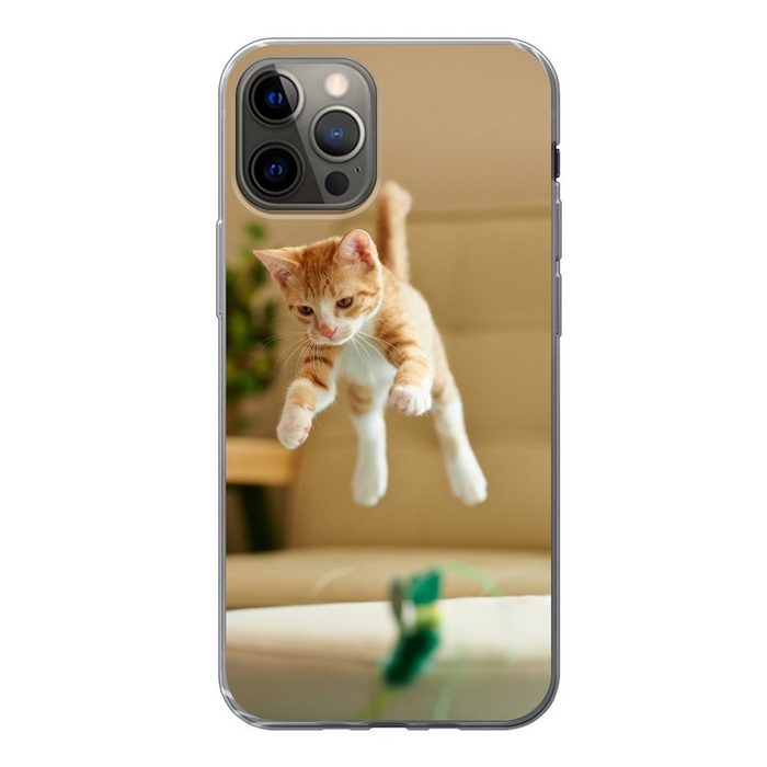 MuchoWow Handyhülle Katze - Springen - Spielzeug Handyhülle Apple iPhone 12 Pro Smartphone-Bumper Print Handy