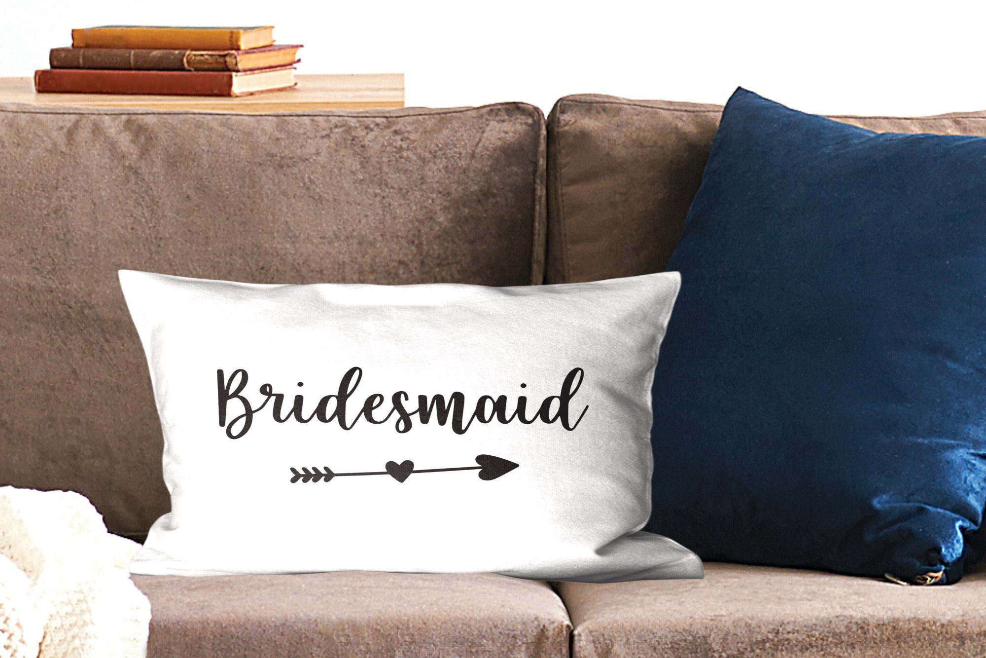 Wort "Bridesmaid" mit mit ein Wohzimmer Schlafzimmer durch weißen, Pfeil Zierkissen, dem Füllung, einem Dekoration, MuchoWow Dekokissen auf Dekokissen Herz