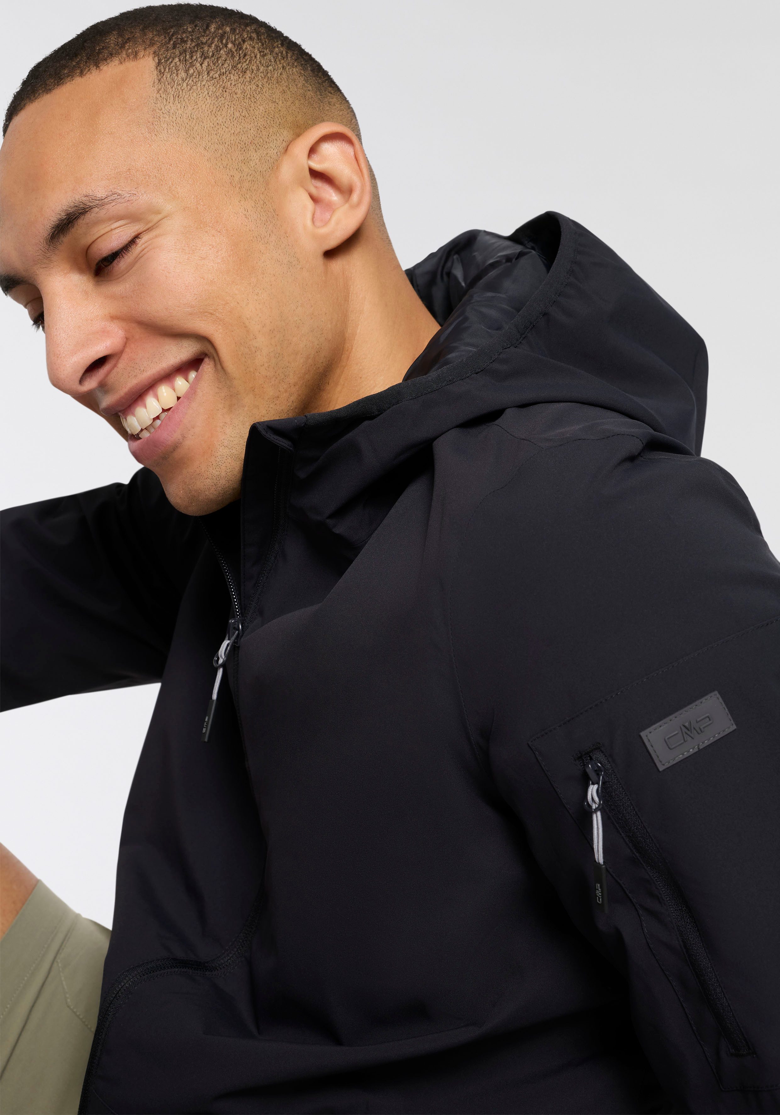 CMP Funktionsjacke für Wandern und Outdoor-Aktivitäten, mit praktischer Ärmeltasche