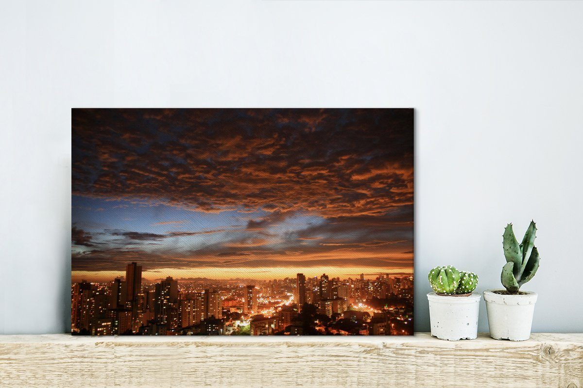 Skyline brasilianischen Curitiba (1 30x20 cm OneMillionCanvasses® der Wanddeko, Sonnenuntergang, Aufhängefertig, von Leinwandbilder, Panorama Leinwandbild St), bei Wandbild