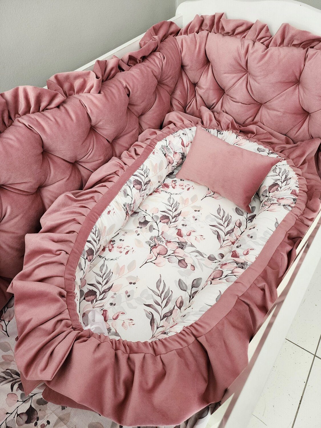 Bettnestchen XL Babynest aus Premium Samt mit Volant Kuschelnest Babynestchen