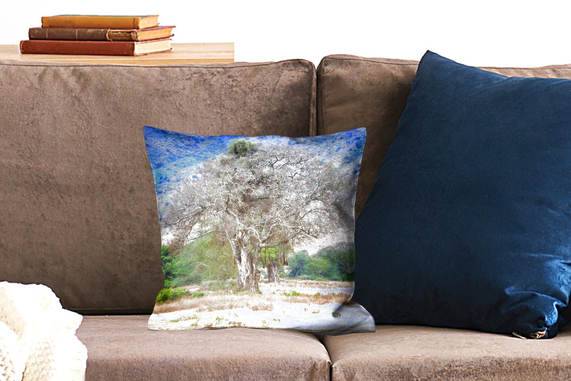 im Foto Zierkissen für Deko, schönes MuchoWow mit Schlafzimmer, Affenbrotbaums eines Sofakissen Füllung Wohzimmer, Ein Dekokissen Ngorongoro-Krater,