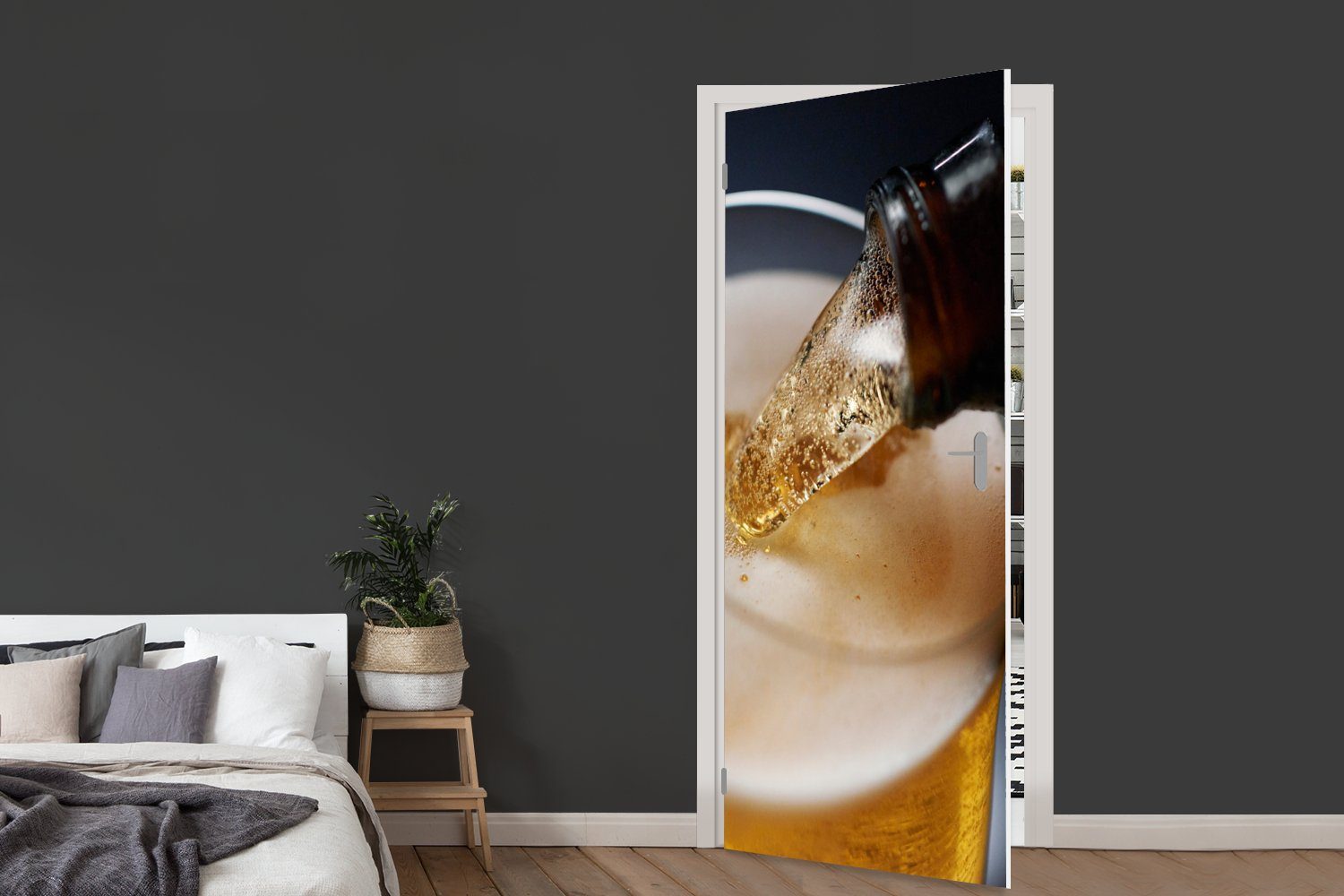 MuchoWow Türtapete (1 Matt, Hintergrund, Eingeschenktes St), Fototapete Tür, cm 75x205 bedruckt, Türaufkleber, vor für einem dunklen Bier