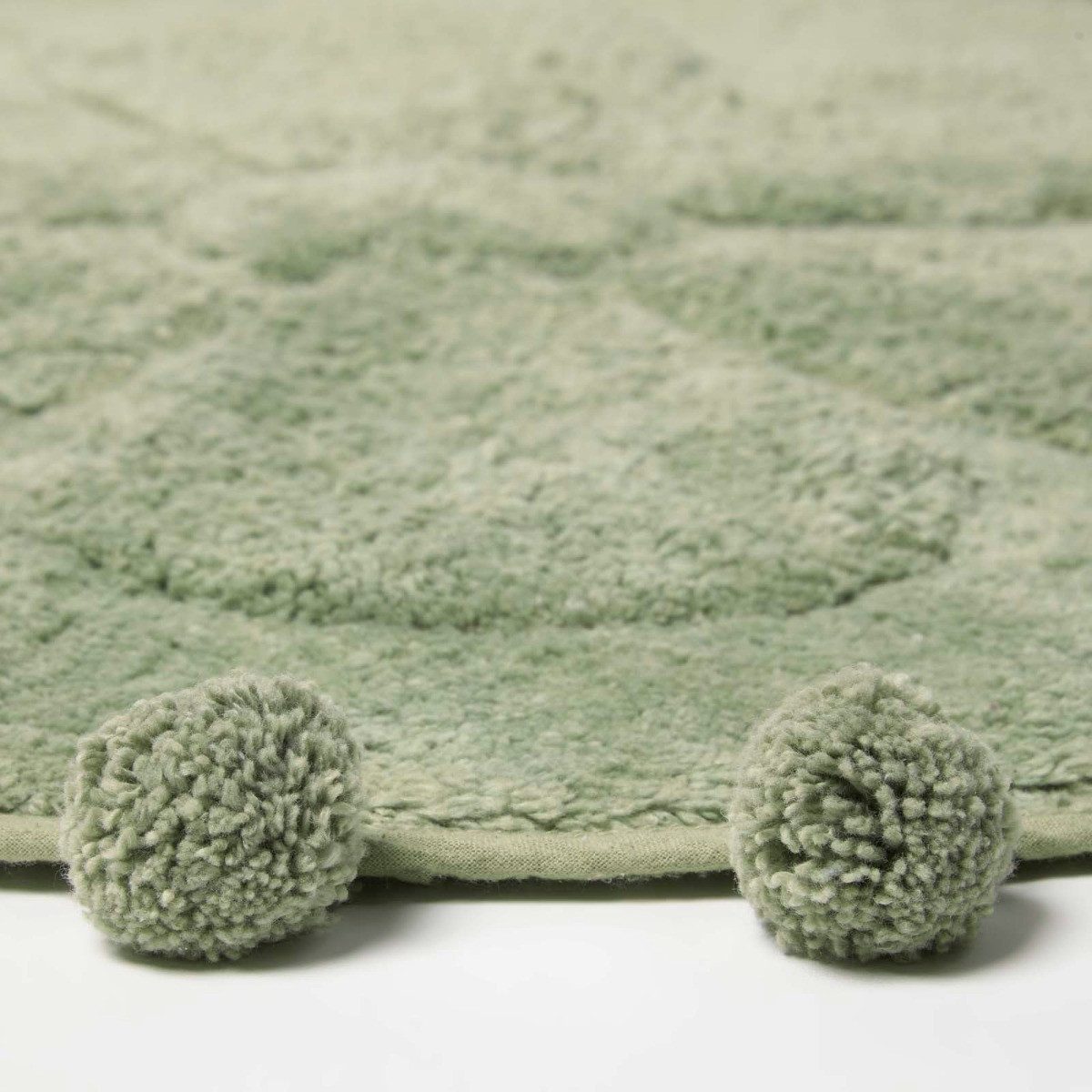 Homescapes Badematte Runde Badematte Blume, 60 cm – Badvorleger salbeigrün mit Pompons, Höhe 20 mm, 60 cm