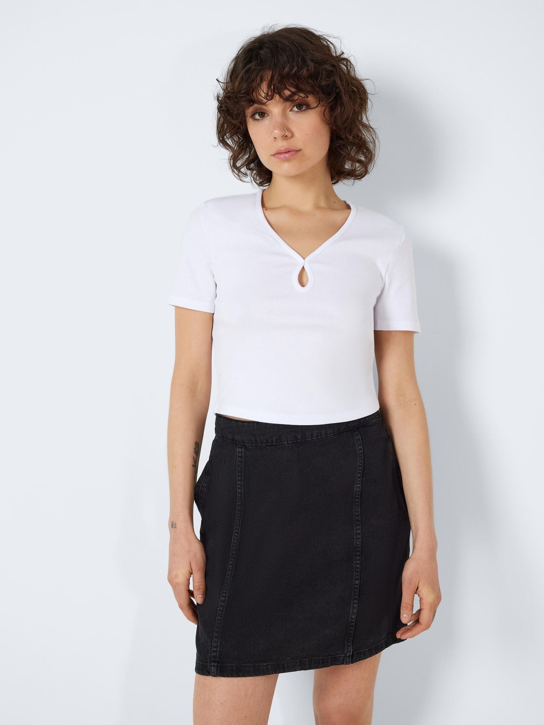 Noisy may T-Shirt Cut-Out Oberteil NMMAYA für Damen NMMAYA S/S O-NECK CUTOUT TOP NOOS