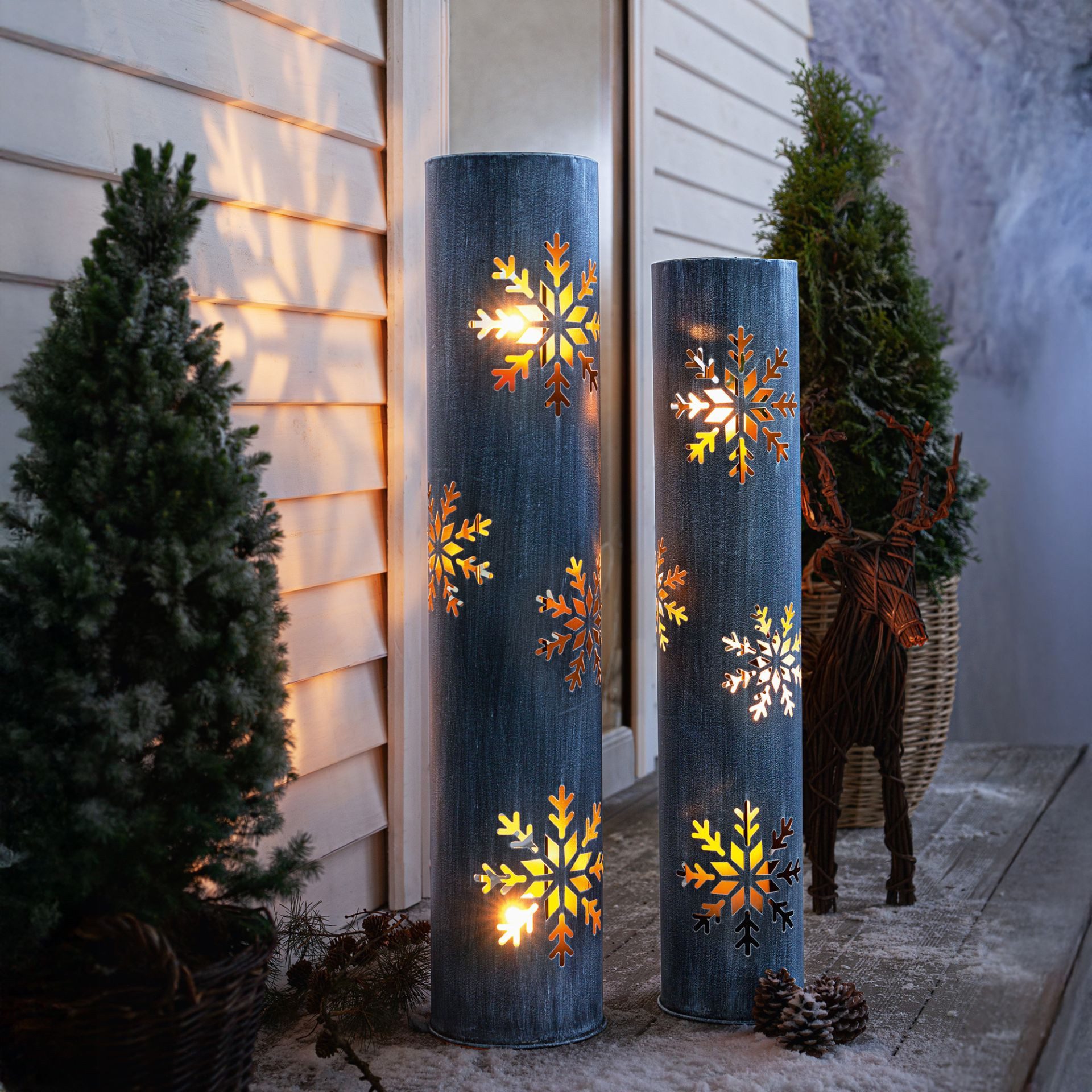 Home-trends24.de Dekosäule LED Windlicht Schneeflocke Metall Säule Garten Winter Deko 2er Set (2 St)