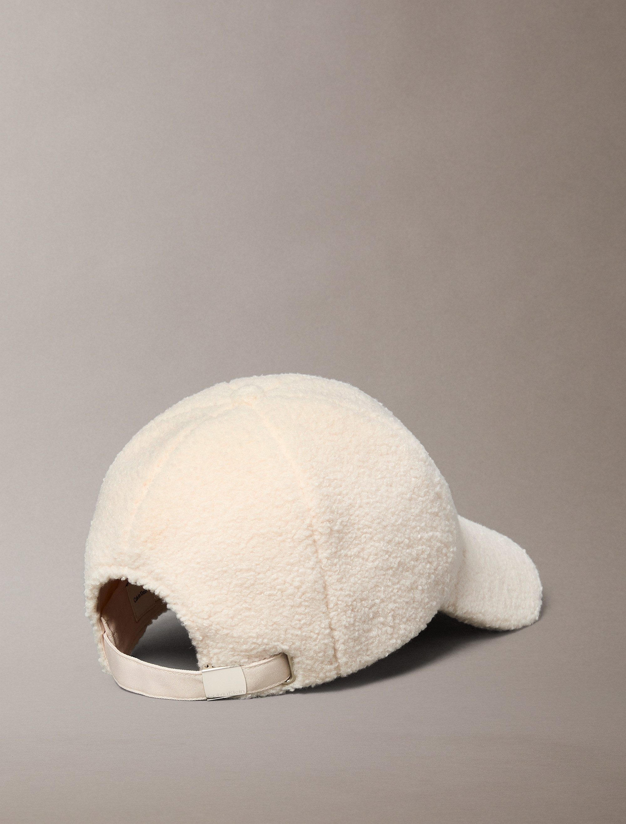 Calvin Klein Baseball Cap BOUCLE w PATCH CAP Mit festem Schirm günstig online kaufen