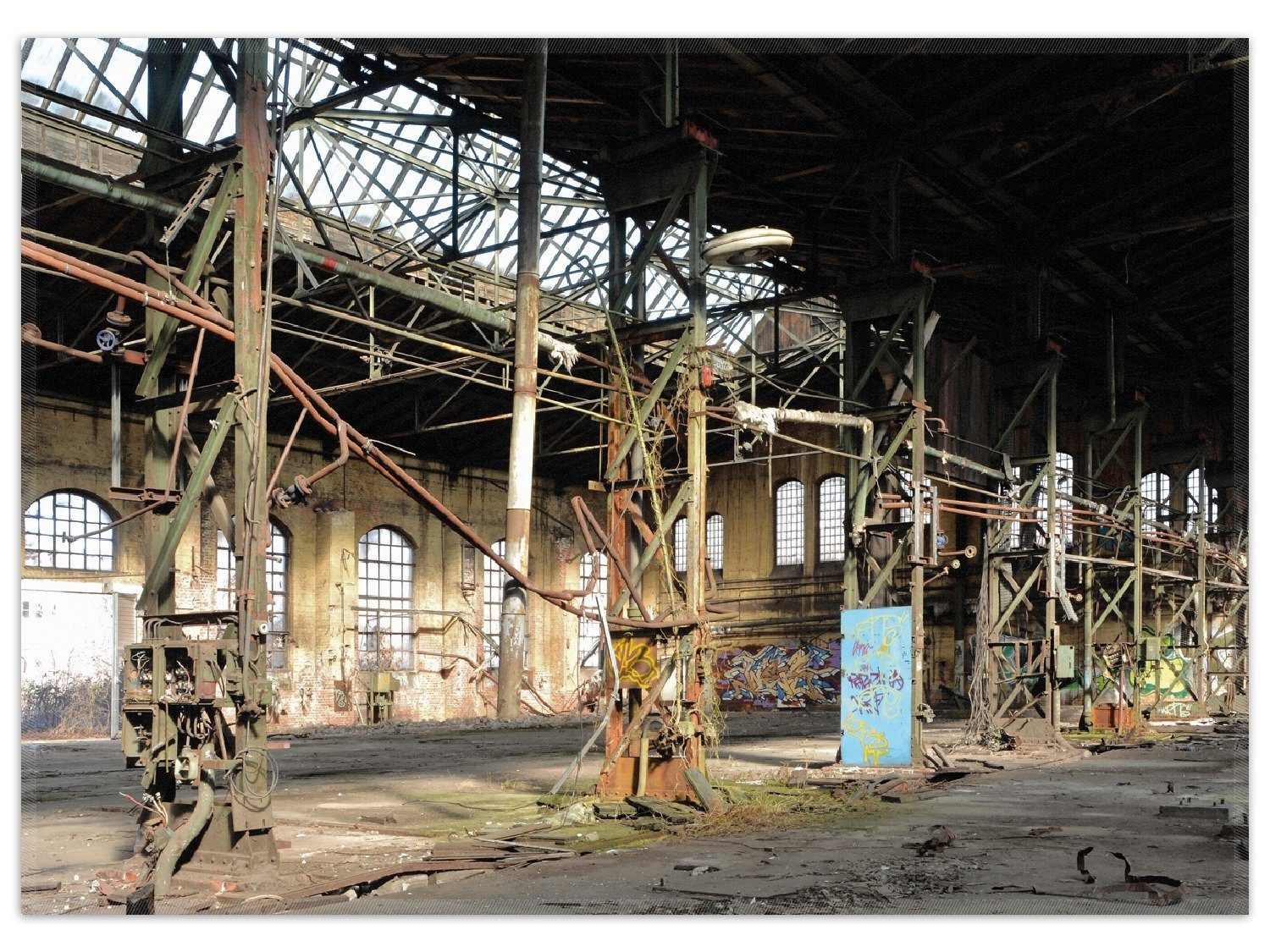 Wallario Teppich Verlassene Industriehalle - Alte Fabrik, rechteckig, rutschfest