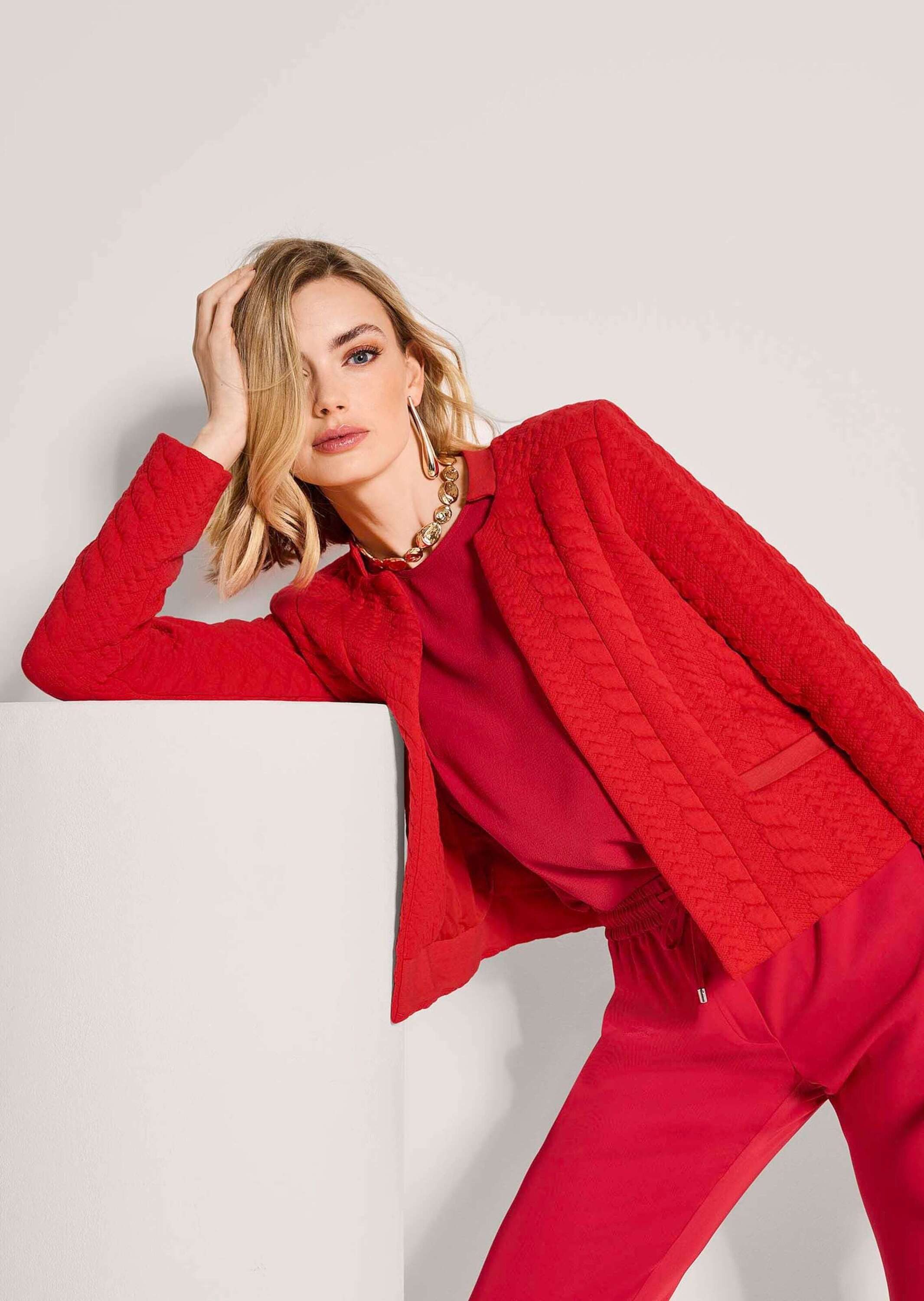 MADELEINE Kurzblazer Langarm Jerseyblazer mit Stehkragen Uni-Design, kleiner Stehkragen, verschlusslos gearbeitet