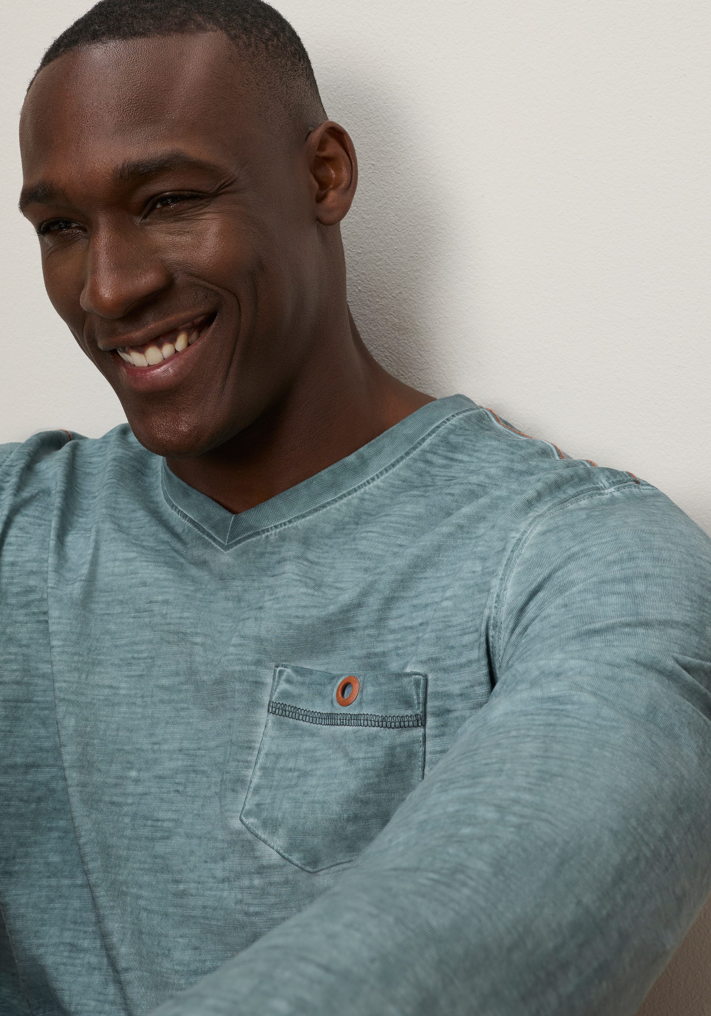 KangaROOS Langarmshirt mit V-Ausschnitt, Langarm-Design, aus Slub-Material