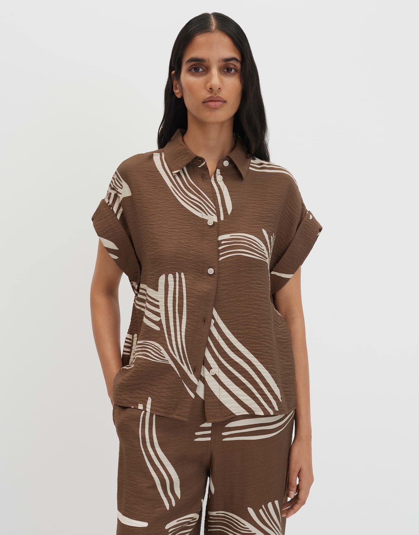 someday Kurzarmbluse Printbluse aus ECOVERO™ Viskosemix Loose Fit Boxy Silhouette mit Hemdblusenkragen