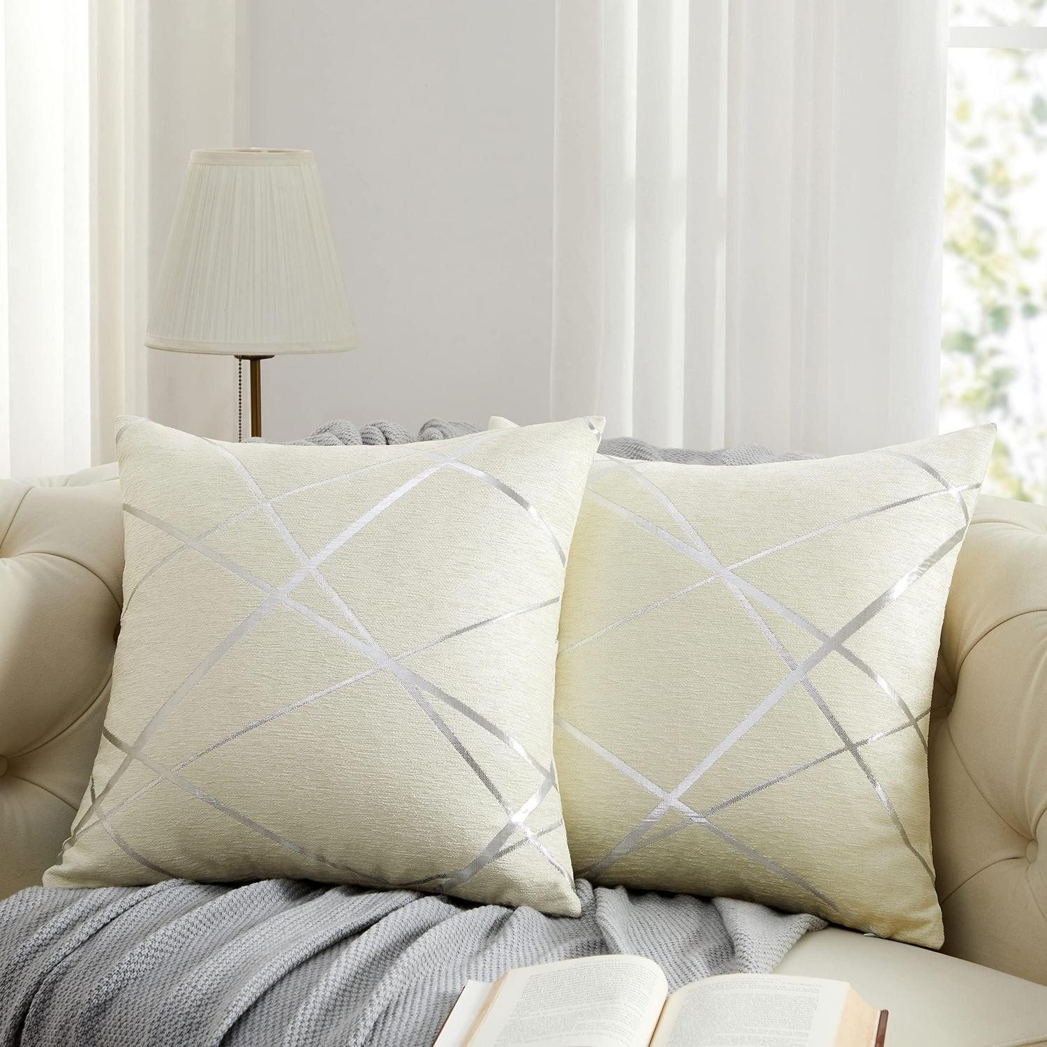 LuxusKollektion Kissenbezug Kissenbezug 2er Set 60x60cm Creme Samt, (2 Stück)