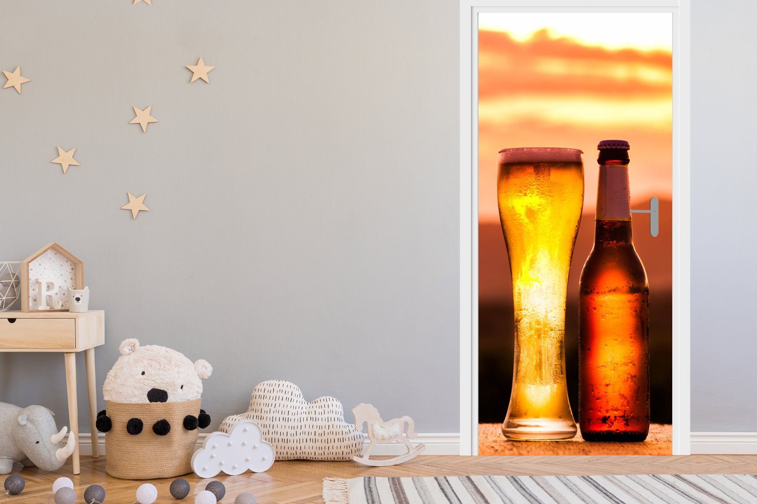 Bier MuchoWow bedruckt, cm St), Tür, Türtapete einer bei Fototapete (1 Matt, Bergkulisse, 75x205 vor für Türaufkleber, Sonnenuntergang