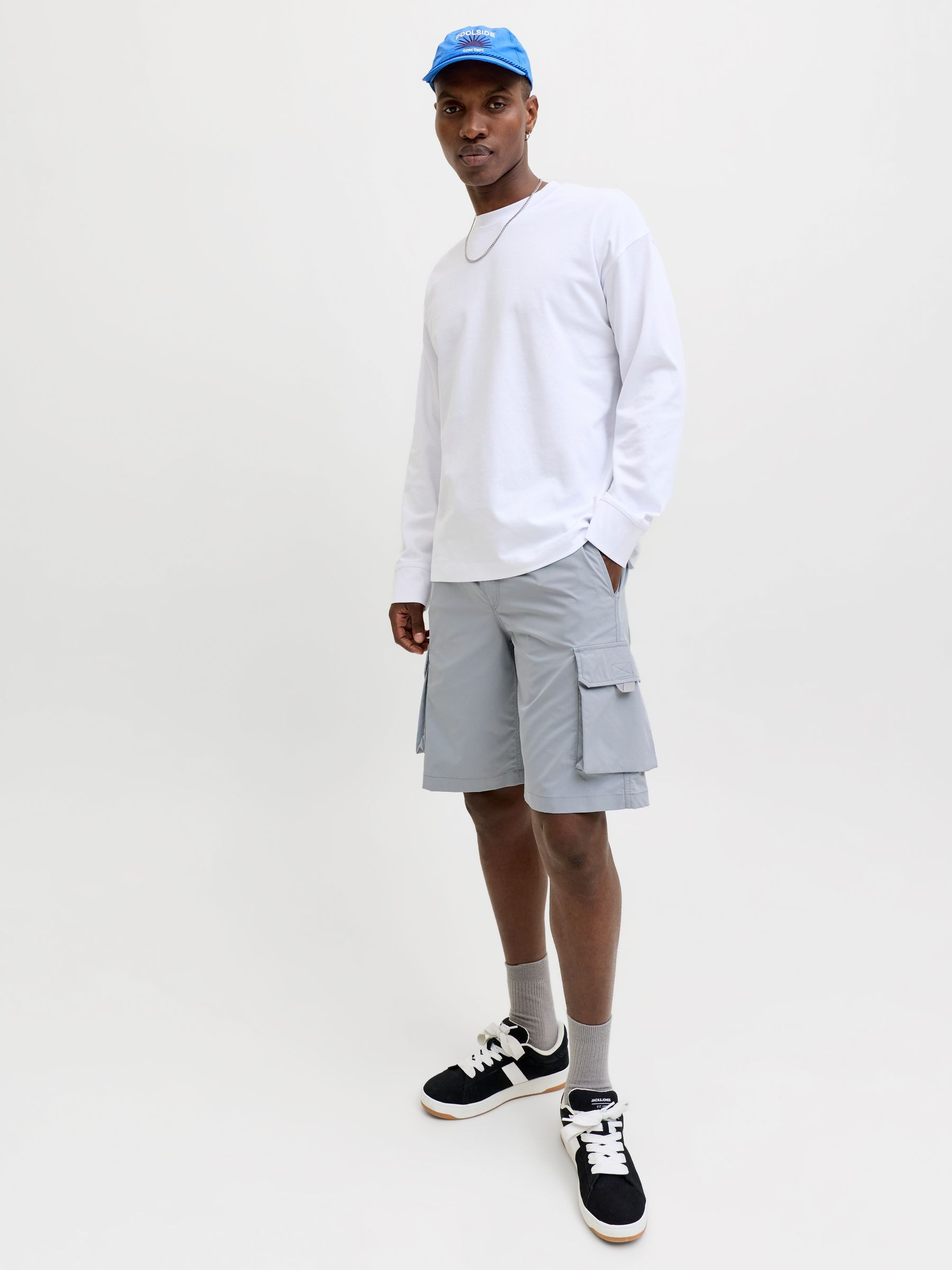 Jack & Jones Cargoshorts Moderner Casual Look Knielang Cargotaschen Lässiger Fit für Herren (1-tlg) Normal Fit Einfarbig schnell trocknend Kordelzug Casual-Style