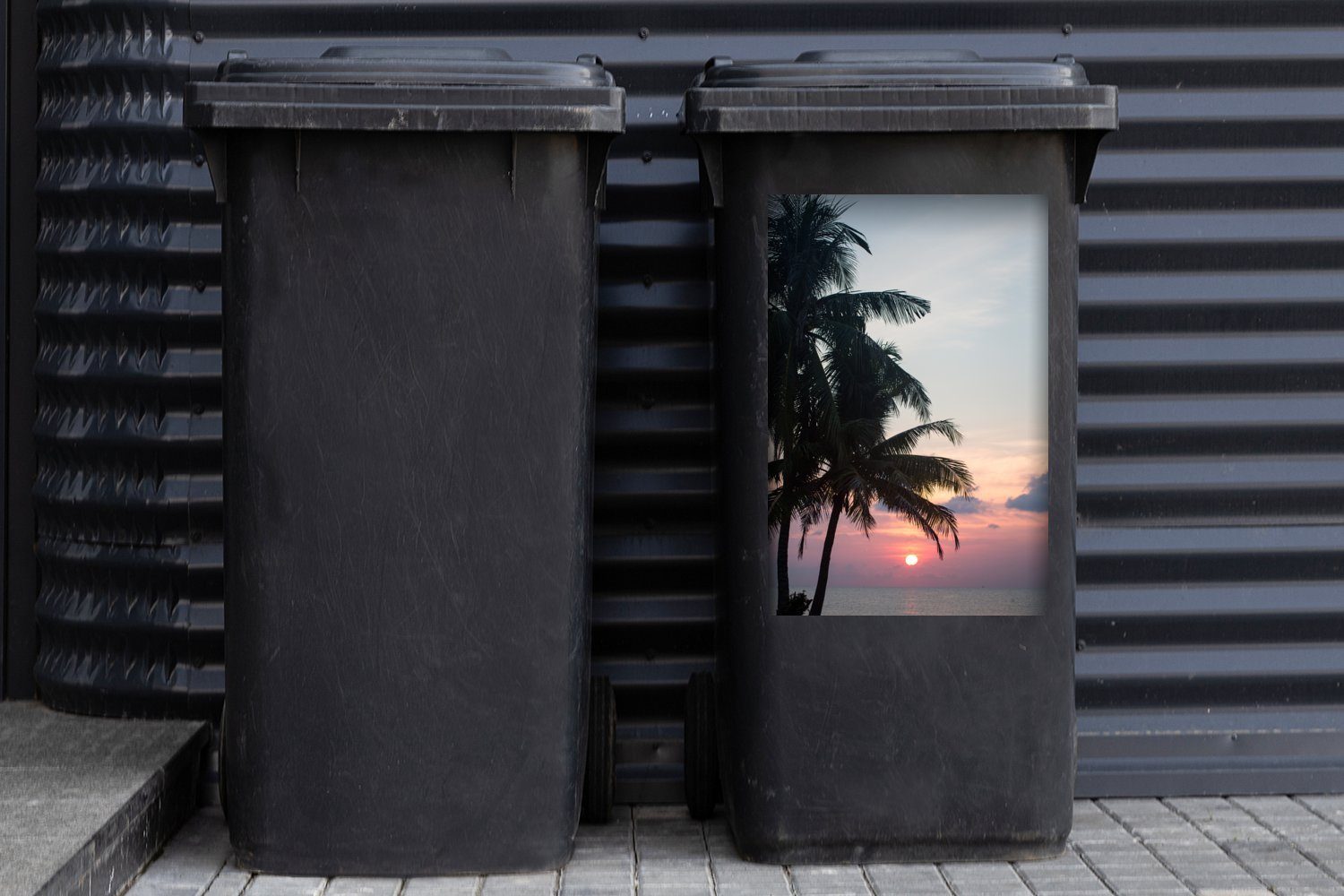 Wandsticker Tropisch Palme Container, Sticker, (1 Abfalbehälter - St), Mülltonne, - Sonnenuntergang Mülleimer-aufkleber, MuchoWow