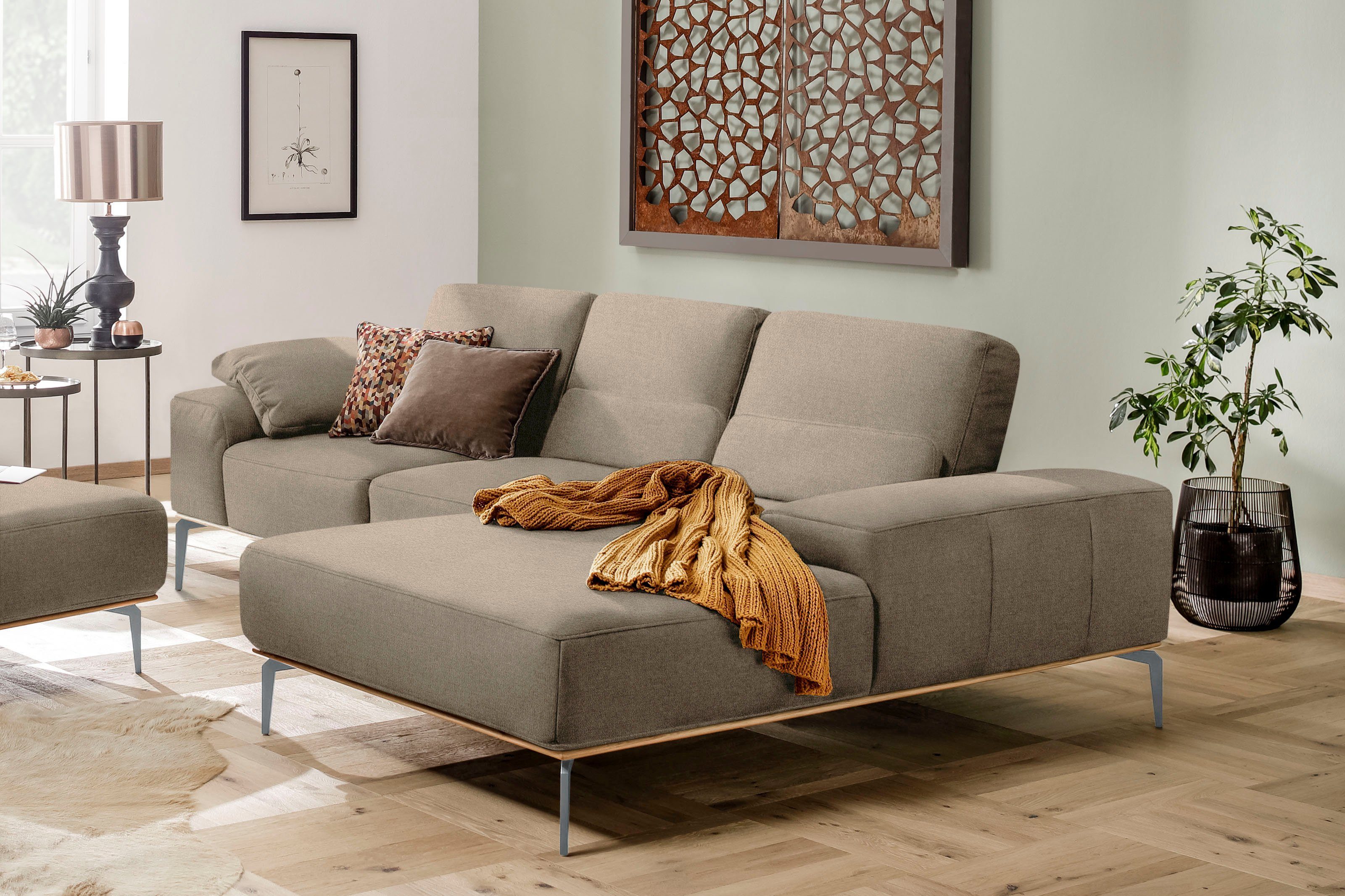 W.SCHILLIG Ecksofa run, Designsofa mit tollem Sitzkomfort, bequem, L-Form, mit elegantem Holzsockel, Füße in Silber matt, Breite 279 cm