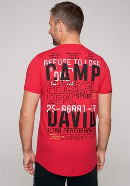 CAMP DAVID T-Shirt mit kleinem Label Print auf Ärmel und Vorderseite