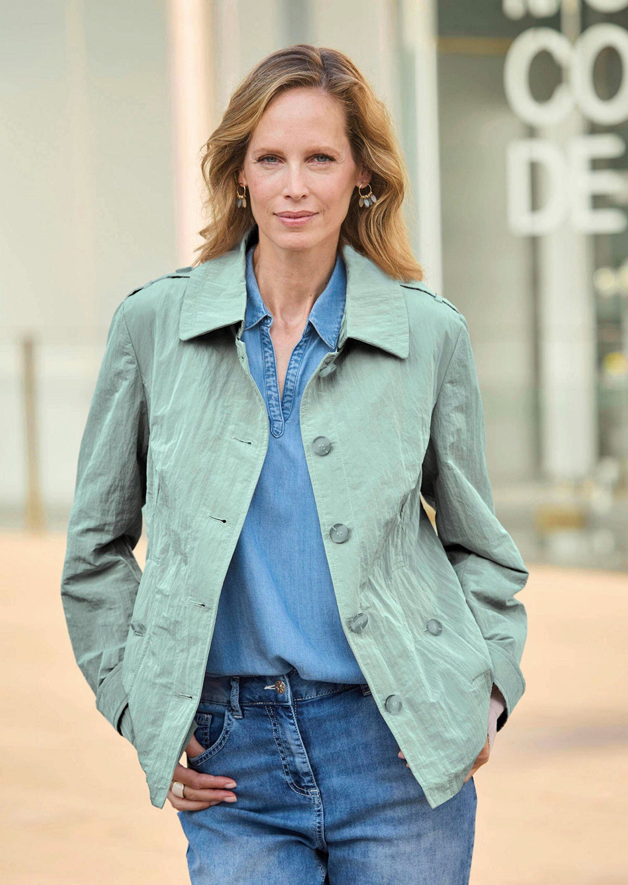GOLDNER Allwetterjacke Übergangsjacke mit Crash-Optik Kurzmantel mit Umlegekragen, Wiener Nähten, Taschen und Langarm