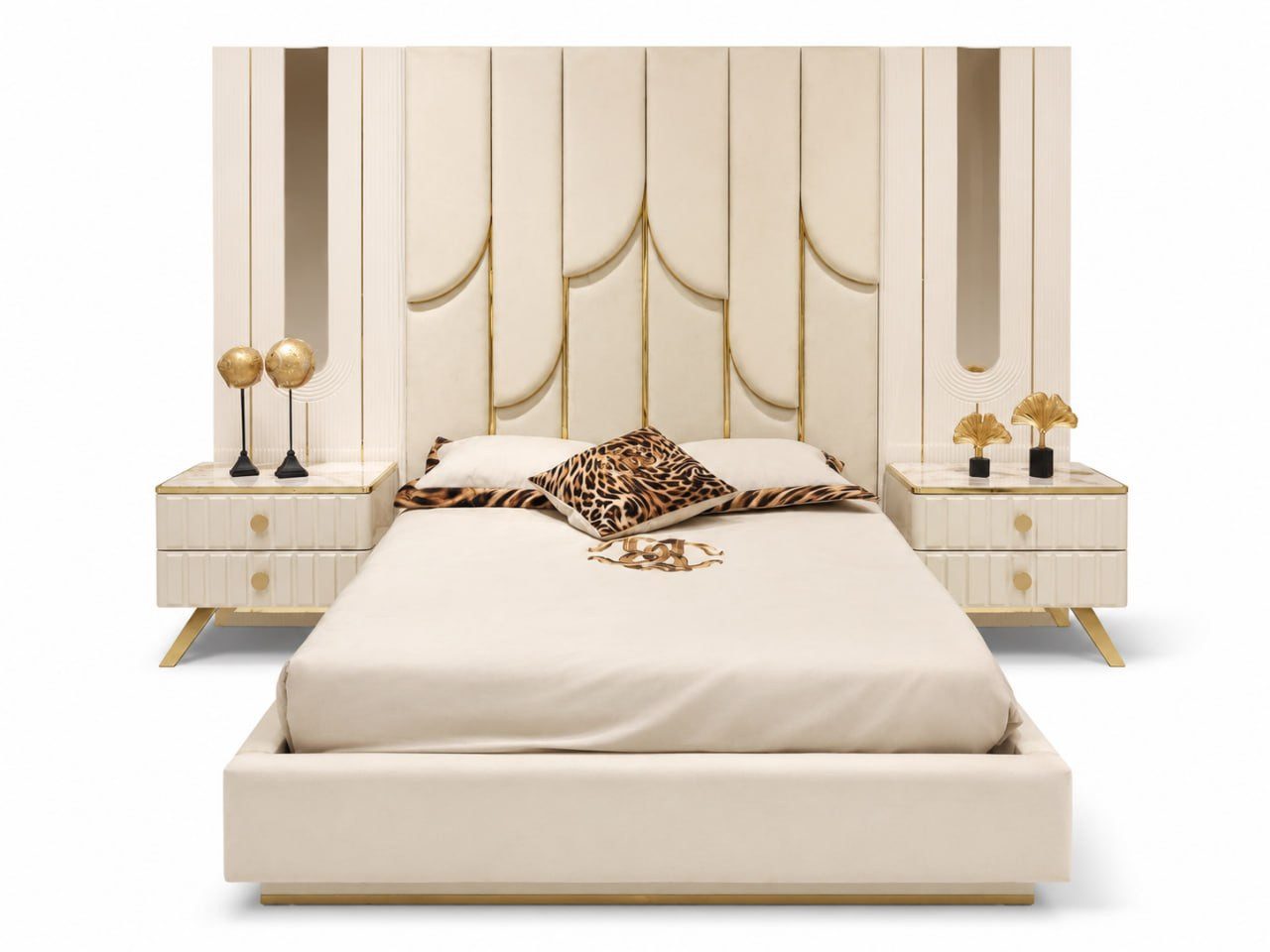 JVmoebel Bett Luxus Polsterbett Beige Gold Art Deco mit Nachtkonsolen Sofort (1-tlg., Bett inklusive hoher gepolsterter Rückwand), Luxuriöses bett im Art-Déco-Stil mit Rückwand, goldfarbenen Akzenten