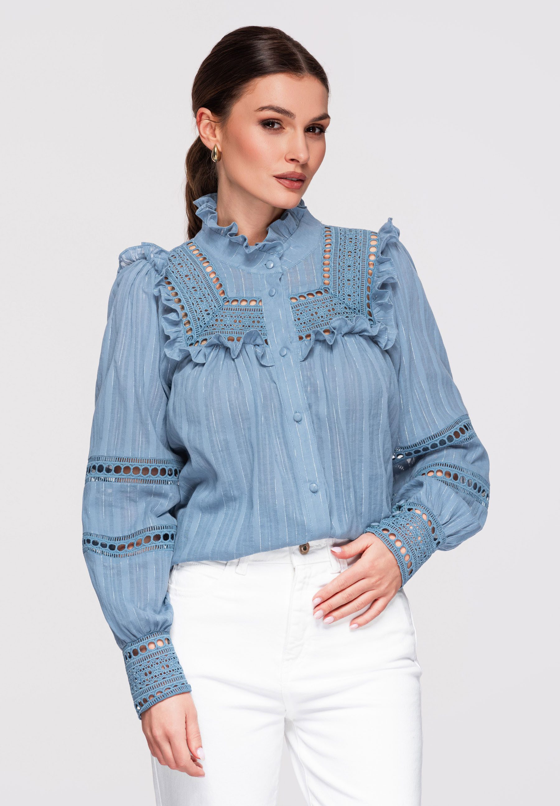 OMBRE Hemdbluse Damen Bluse mit Volantkragen im Retro-Stil Blau S/M (kein Set, 1-tlg) Ajour-Einsätze, Rüschen, Stickereien