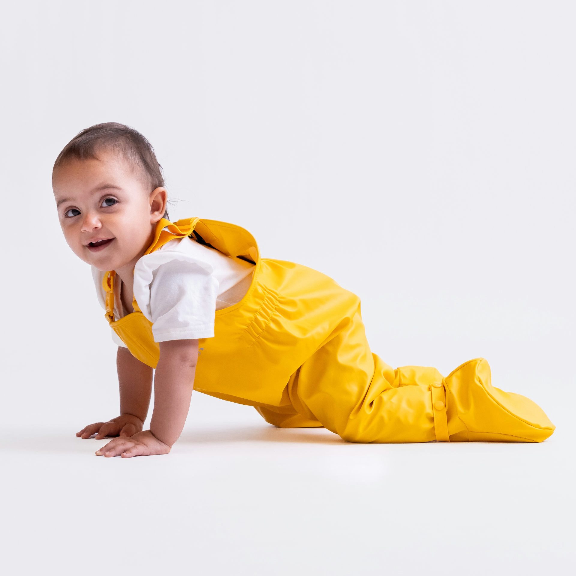 BMS Regen- und Matschlatzhose BMS BabyBuddy - wasserdichte Krabbelhose mit integrierten Füsslingen integrierte Füssling