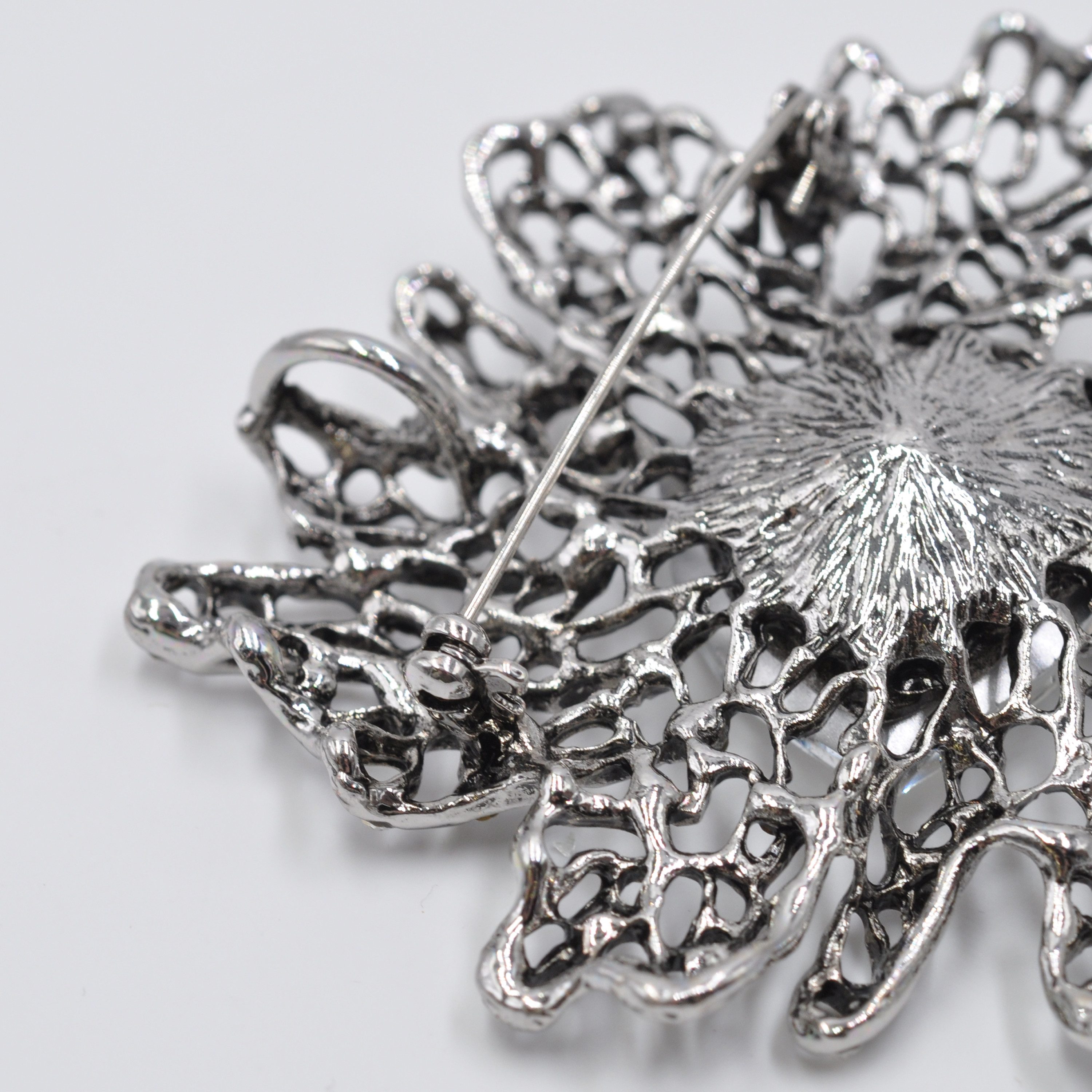 Firetti Brosche Schmuck Geschenk Water Lily