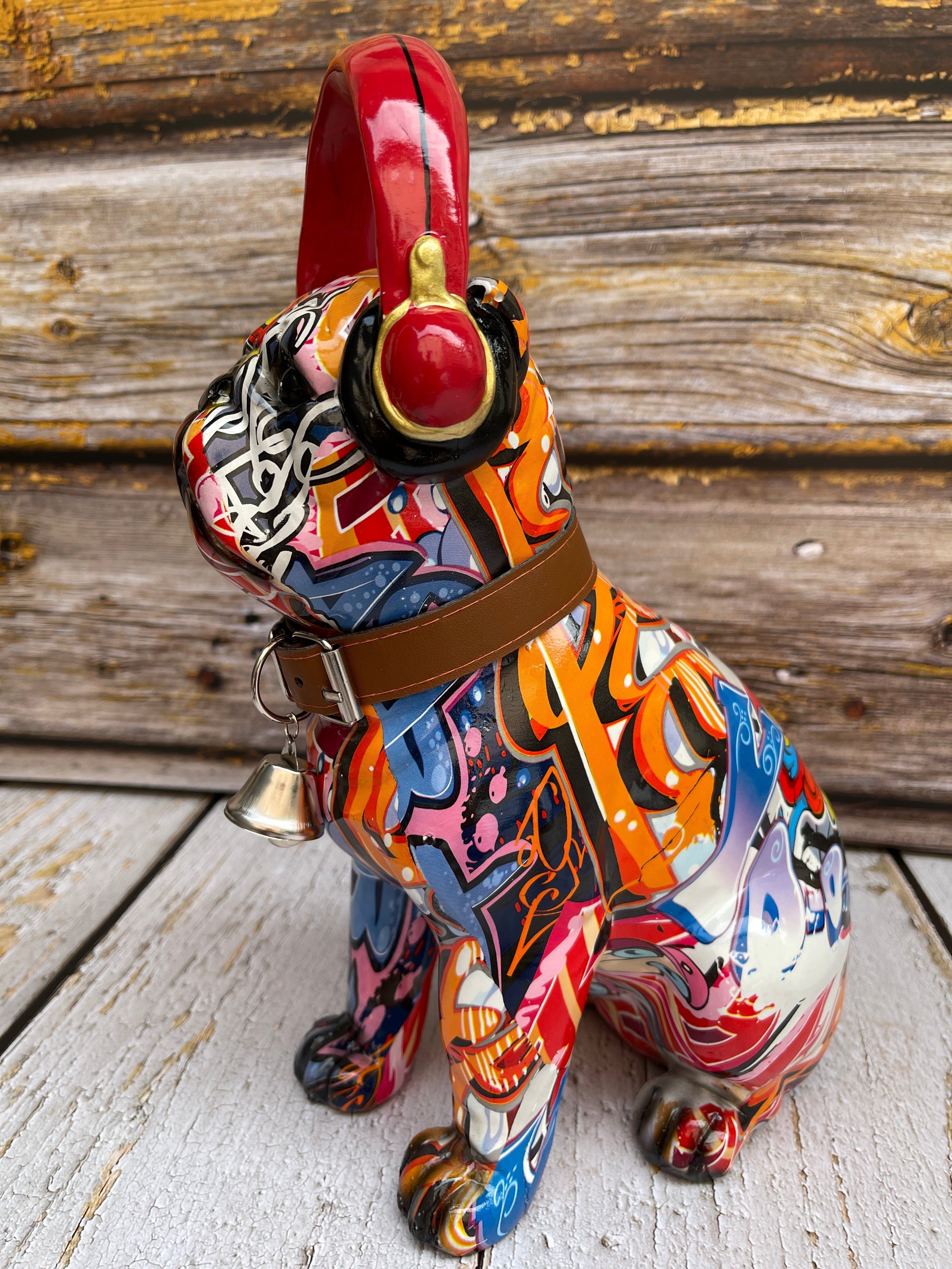 GILDE Dekoobjekt Pop Art Bulldogge Mops – Sitzendes Graffiti-Design mit Halsband, Glock