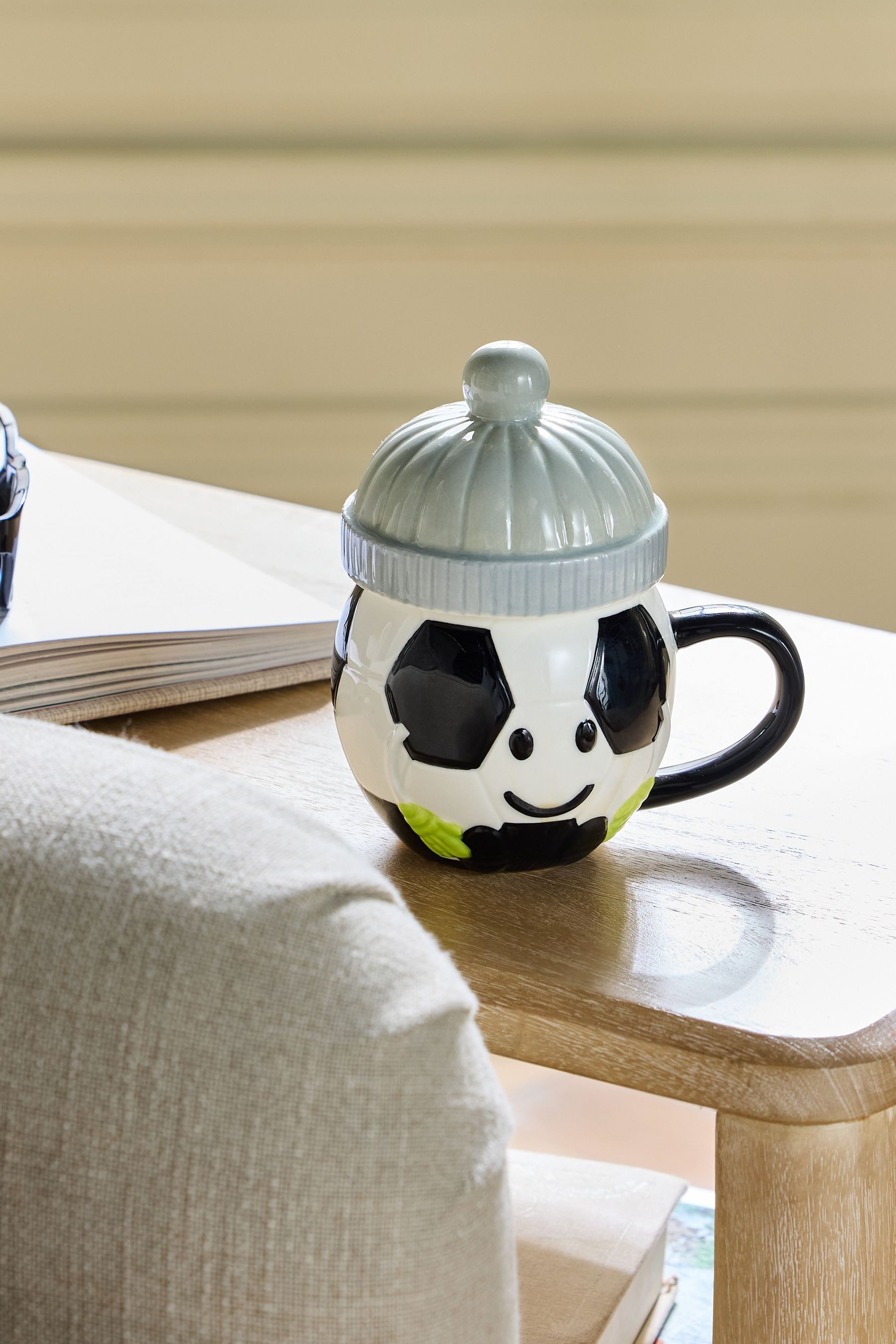 Next Becher Henkeltasse mit Deckel, Fußball, 1-tlg., Steingut