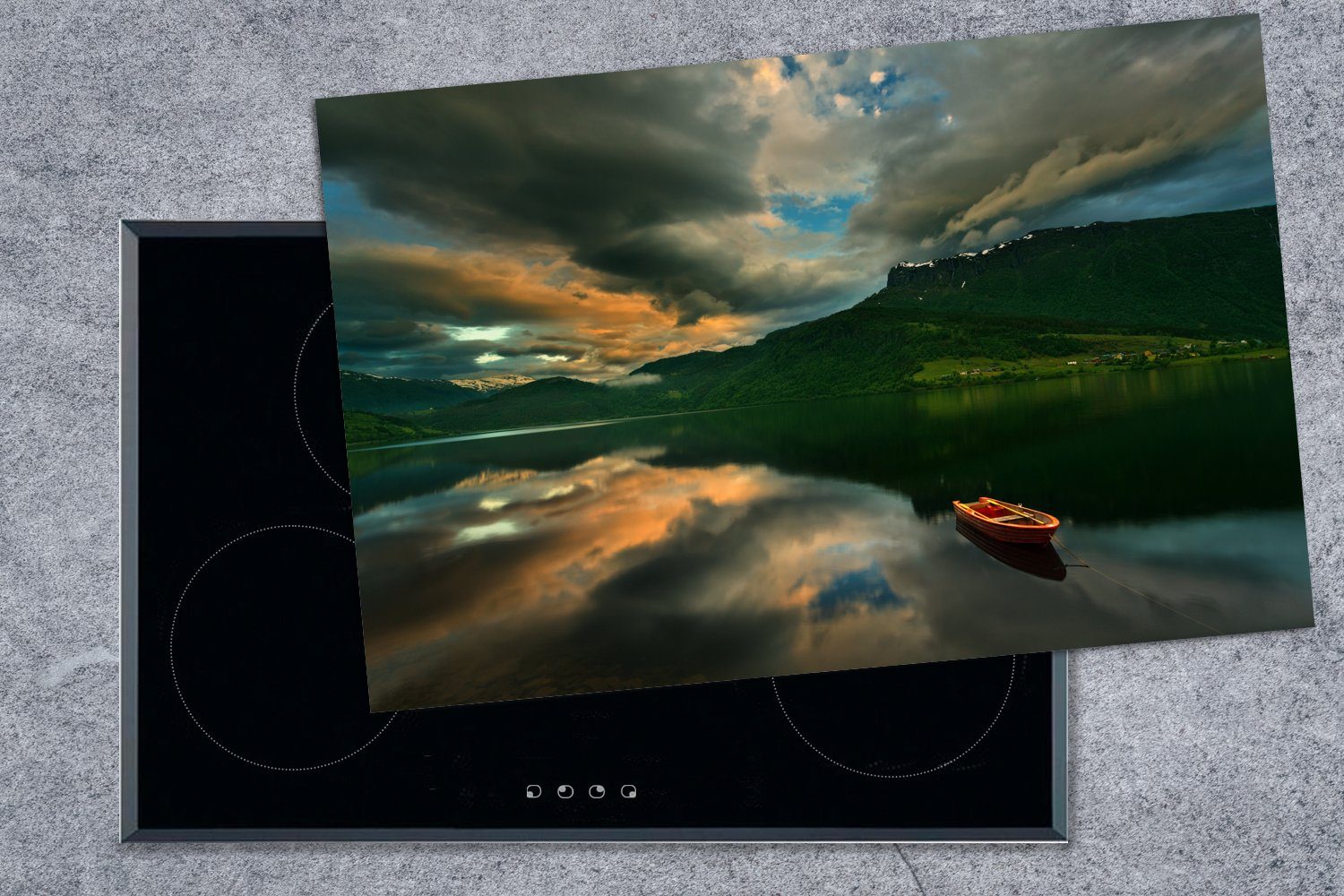 MuchoWow Herdblende-/Abdeckplatte Fjord mit spiegelglattem 81x52 und tlg), Vinyl, die (1 Schutz Induktionskochfeld einem Wasser Ceranfeldabdeckung für küche, Boot, cm