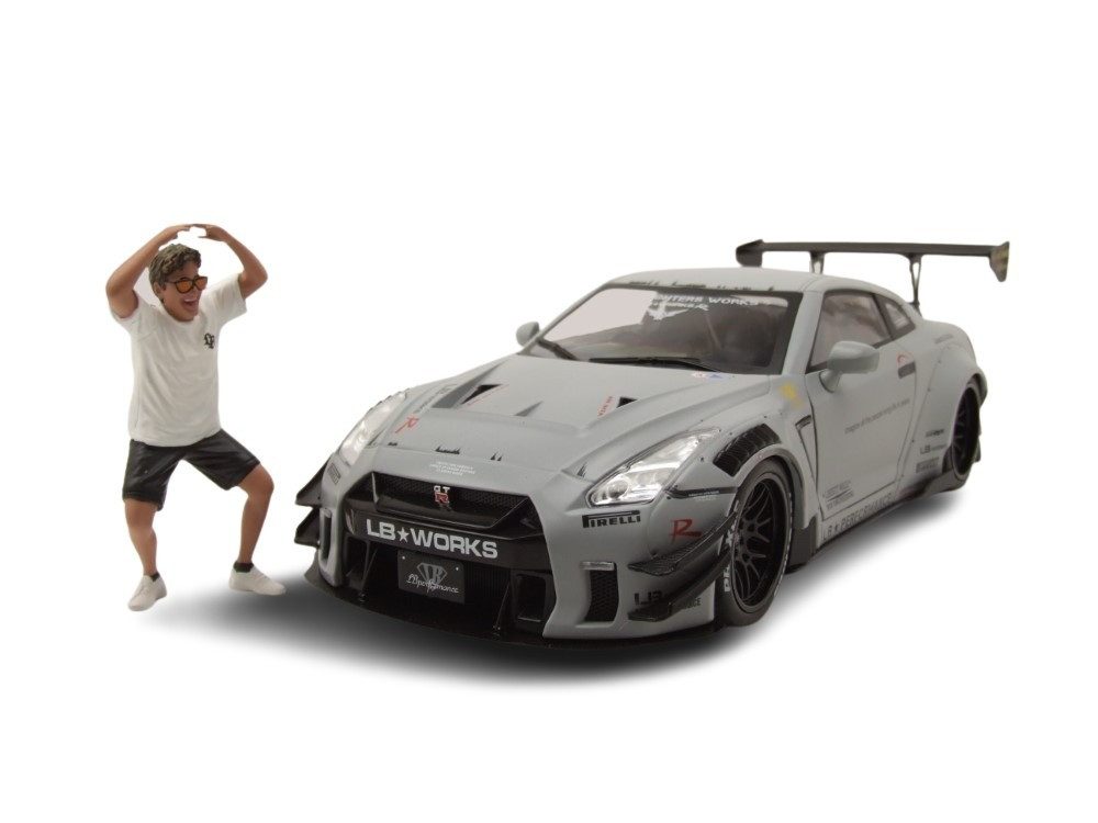 Solido Modellauto Nissan GT-R R35 Liberty Walk grau mit Figur, Maßstab 1:18