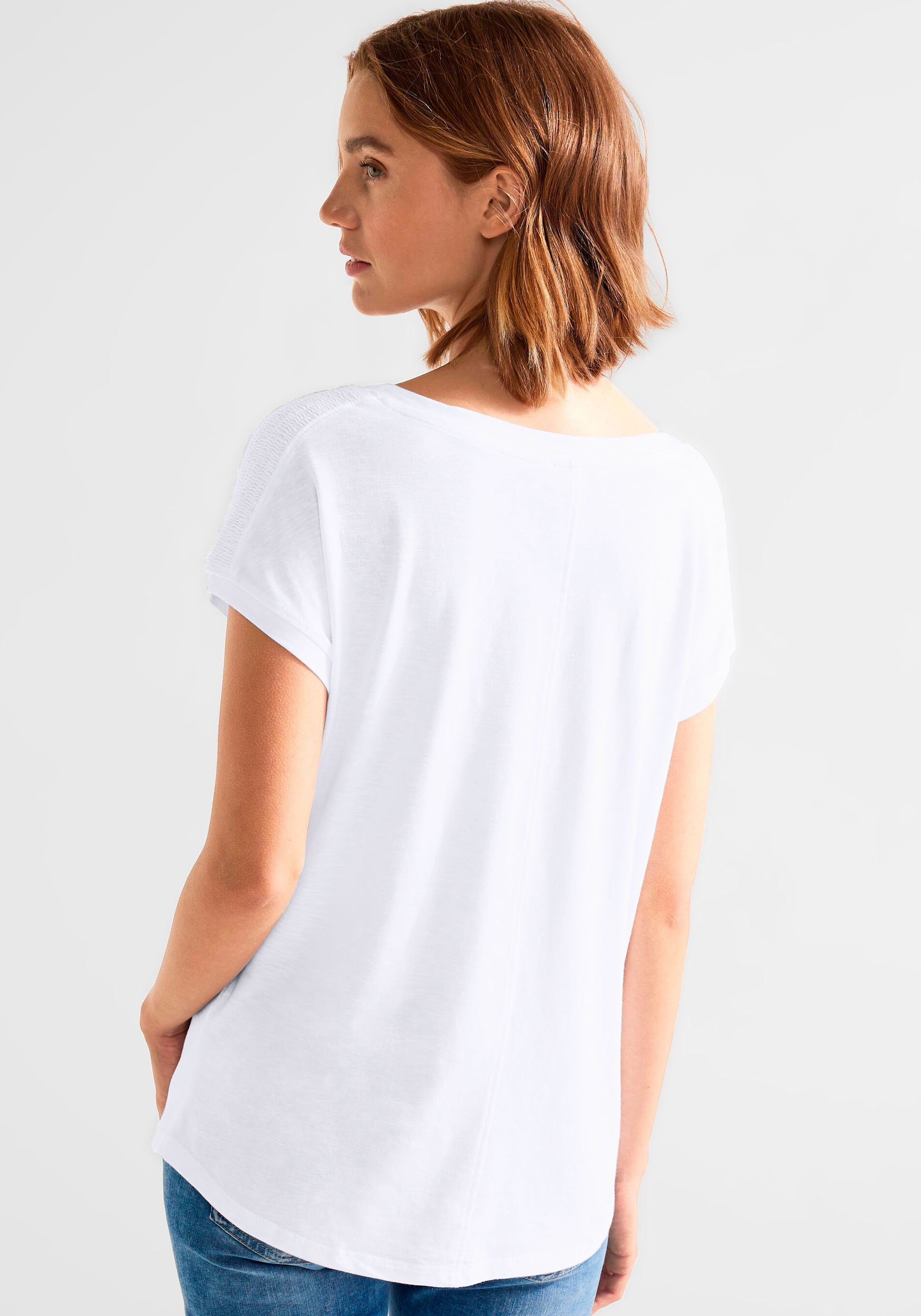 STREET ONE T-Shirt mit modischen auf und Schultern white den Raffungen Ziernähten