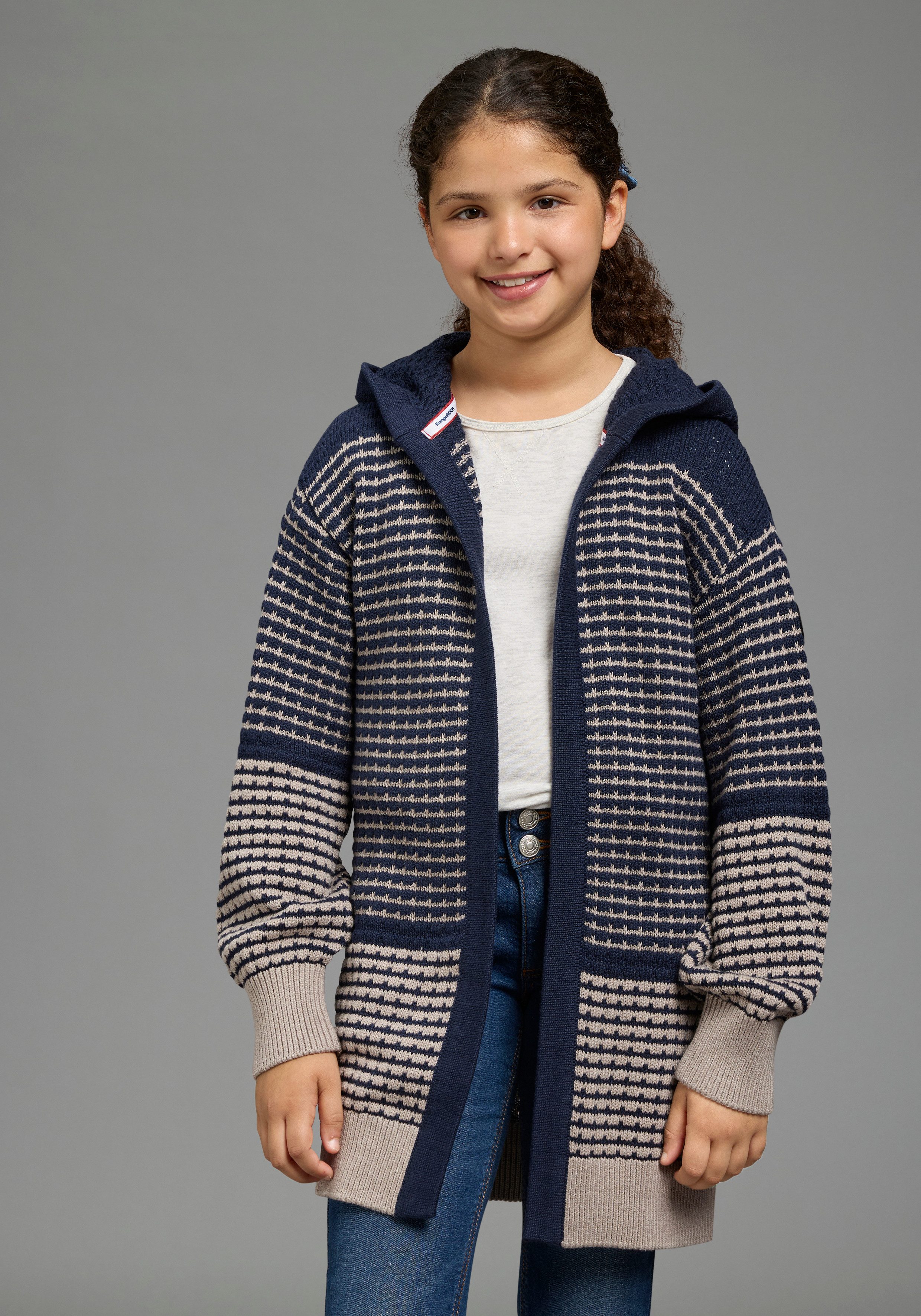 KangaROOS Strickjacke Long-Strickjacke mit modischen Ringelmuster von KangaROOS Lange Strickjacke, lässig geschnitten, Grobstrick-Qualität. € 36,99, (€ 36,99 pro 1 Stk).