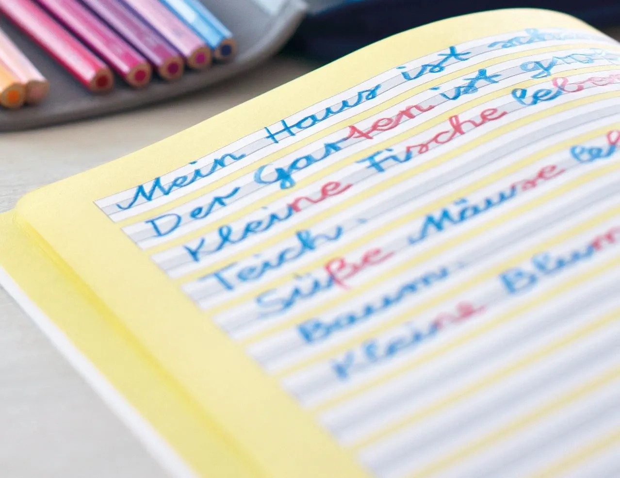 Faber-Castell Buntstift Jumbo Grip Silbentrennstift in Rot und Blau, Bruchfeste Mine