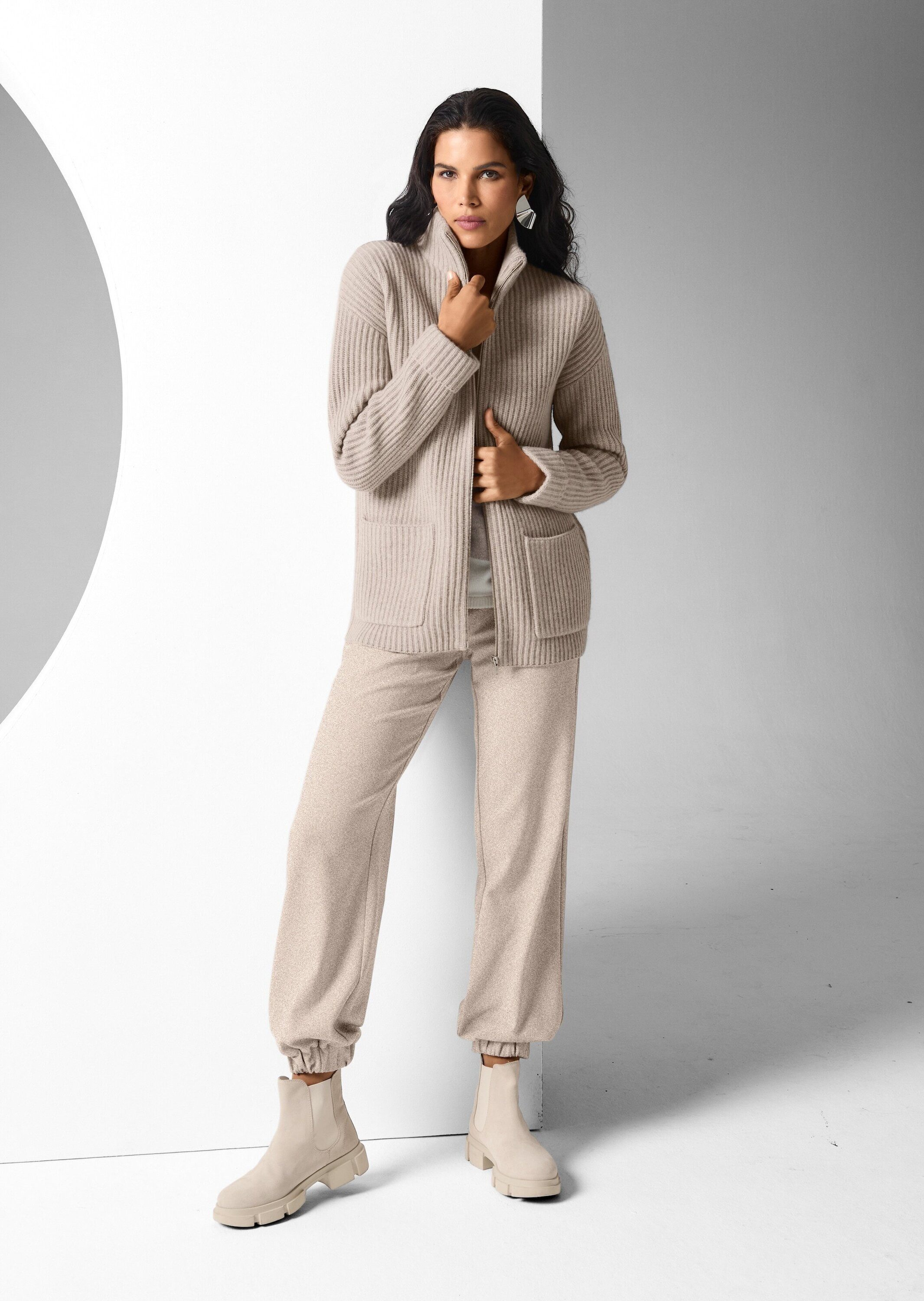 MADELEINE Cargohose Lässige Damenhose mit Gürtel und Gummisaum Lässiger Cargo-Style mit Taschen, Viskosemix