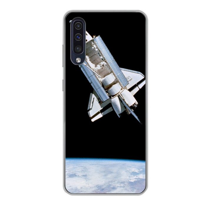 MuchoWow Handyhülle Eine Raumfähre schwebt durch das Universum Handyhülle Samsung Galaxy A50 Smartphone-Bumper Print Handy