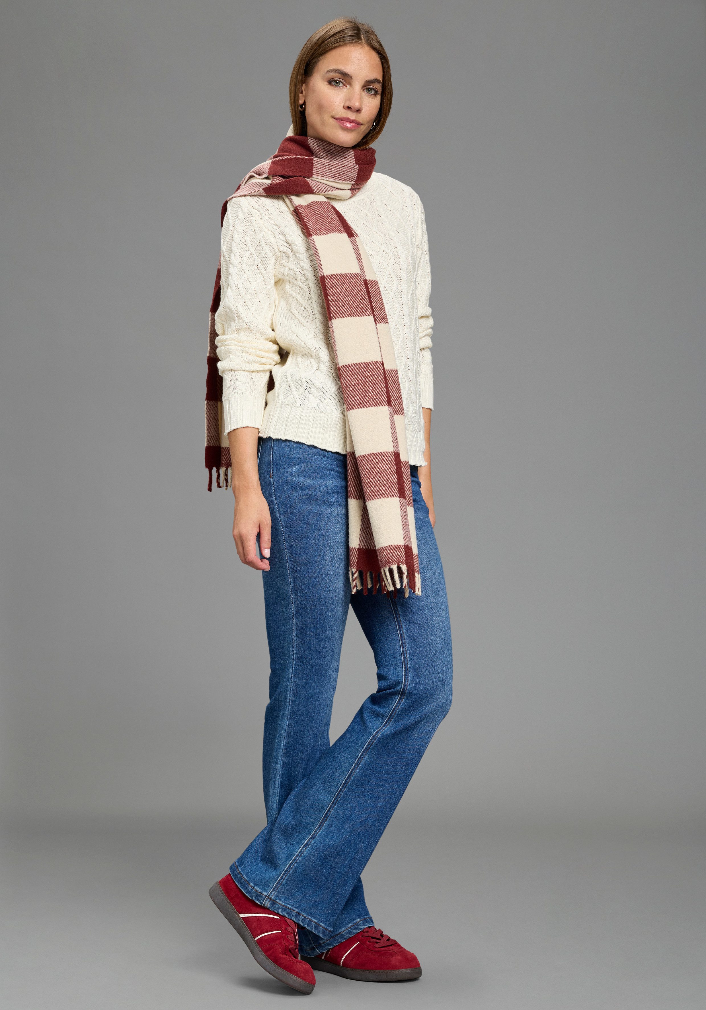Zum Outfit 12