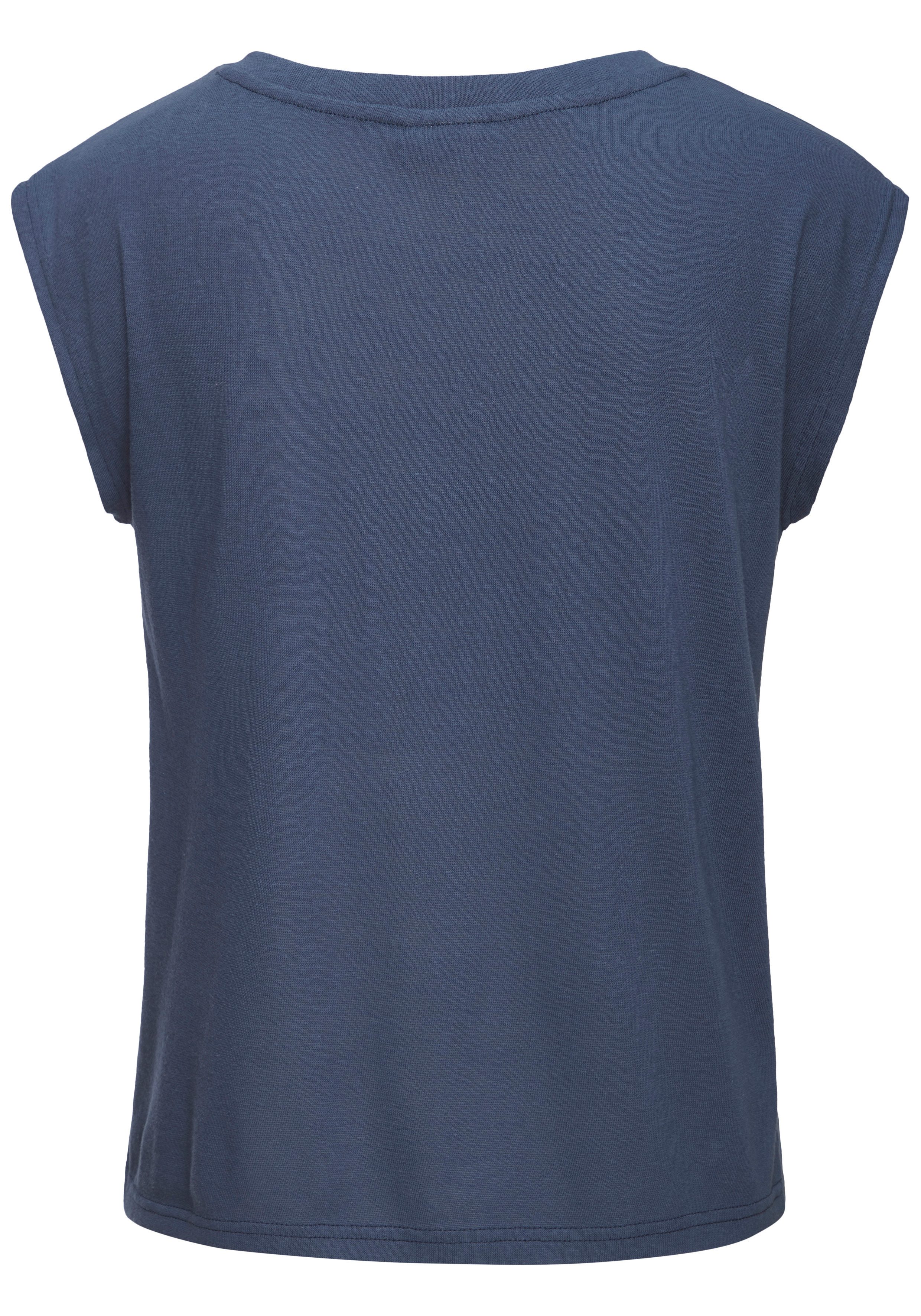 Beachtime by Lascana V-Shirt aus leichter Strukturware mit Effektgarn luftiges Sommershirt, T-Shirt mit V-Ausschnitt, Strandshirt, casual – Bild 4 von 5