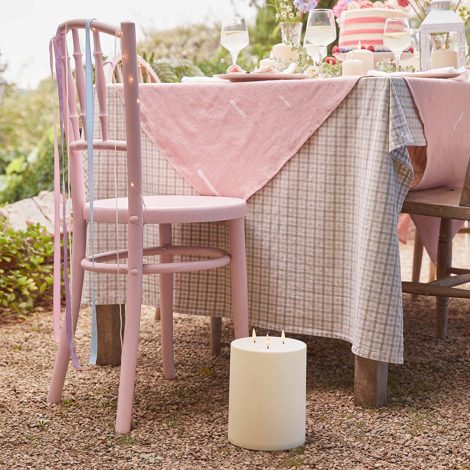 Lights4fun LED-Kerze TruGlow® dreidochtige LED Outdoor Kerze 20cm mit Fernbedienung