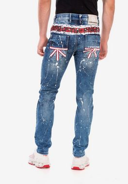 Cipo & Baxx Straight-Jeans in trendigem Flaggen-Design