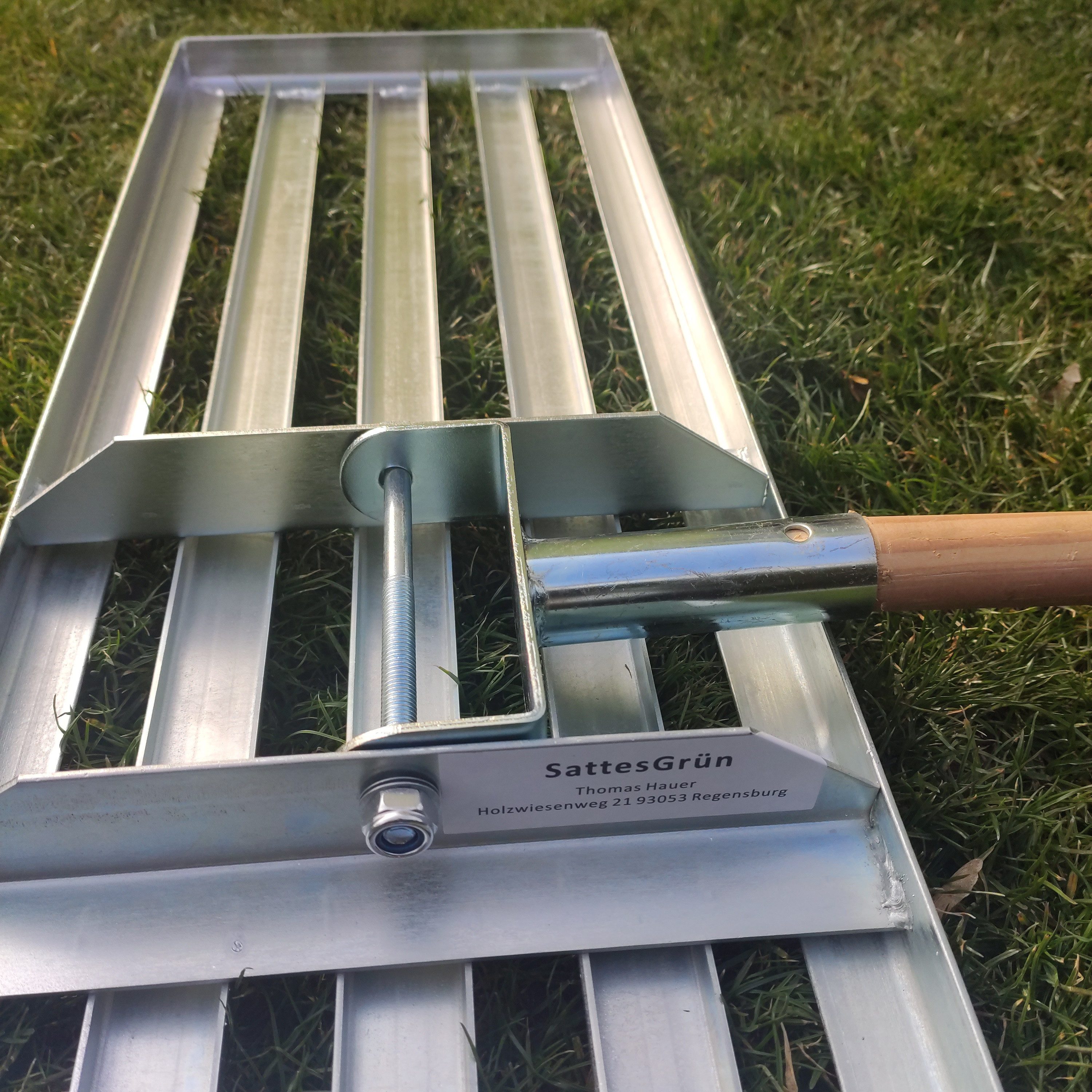 SattesGrün Rasenrechen Rasenrakel Rakel zum Sanden, (Rasenrakel ohne Stiel), Levelingrake Flächenebner Leveler Lawnleveling aus verzinktem Stahl – Bild 5 von 5