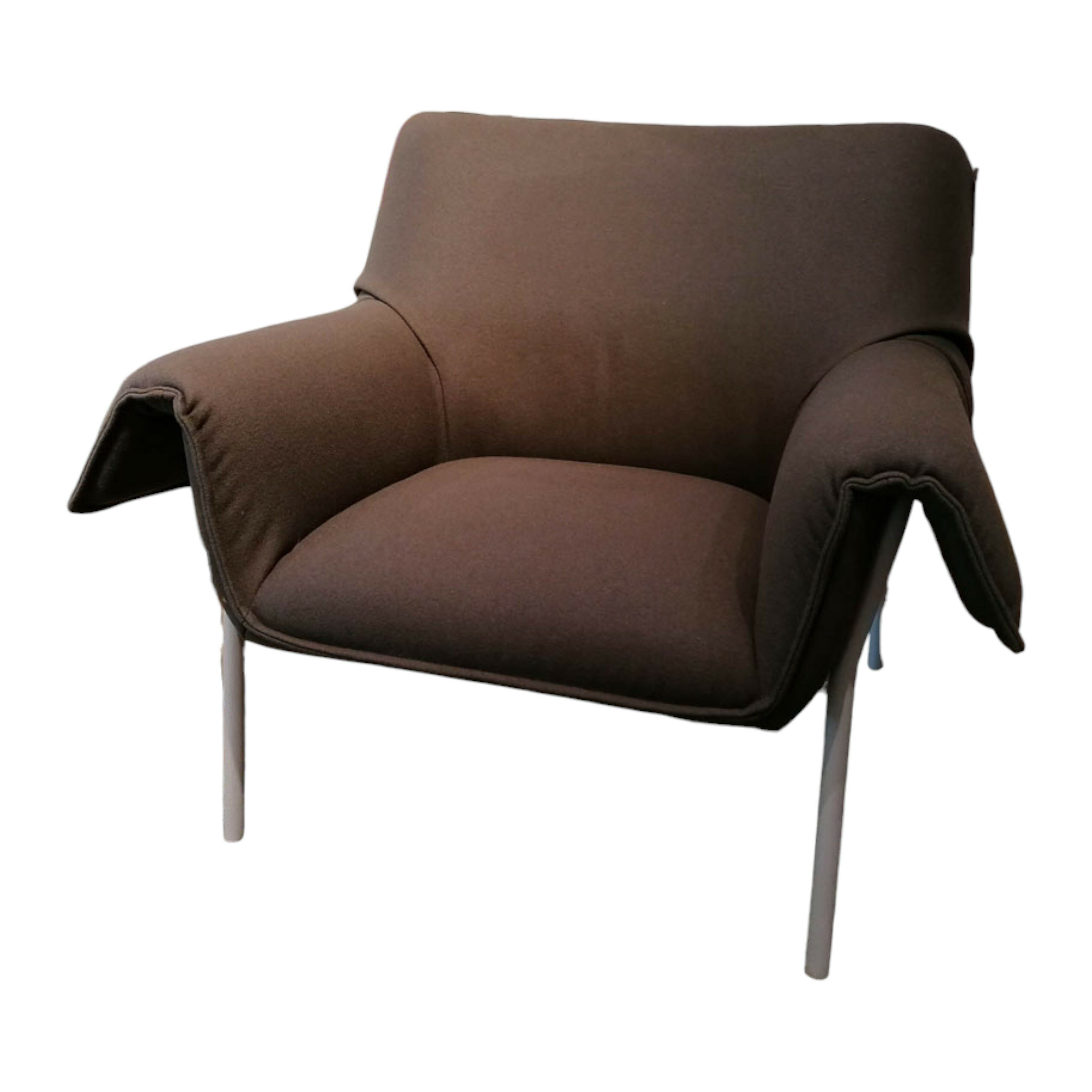 MUUTO Cocktailsessel Sessel Wrap Lounge Chair Stoff Kvadrat Divina Moosgrün Gestell