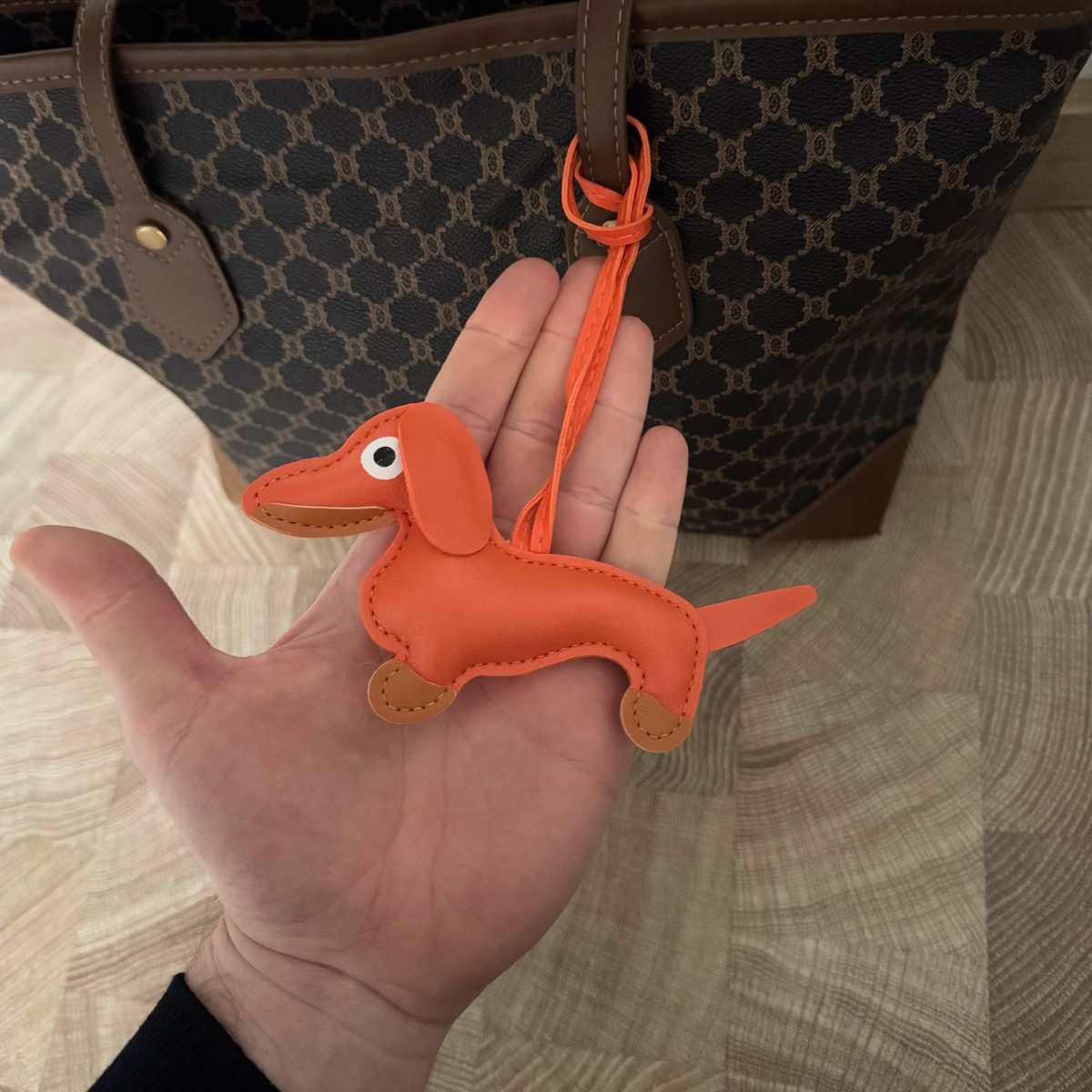 PlugUp Taschenanhänger Dackel Anhänger Dackel-Design Taschenanhänger (1-teilig) Hochwertiger Dackelanhänger für Handtaschen & Schlüsselbunde – Bild 2 von 3