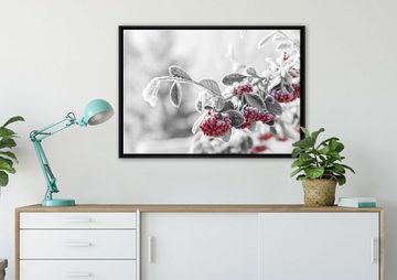 Pixxprint Leinwandbild Vogelbeeren im frostigen Winter, Wanddekoration (1 St), Leinwandbild fertig bespannt, in einem Schattenfugen-Bilderrahmen gefasst, inkl. Zackenaufhänger