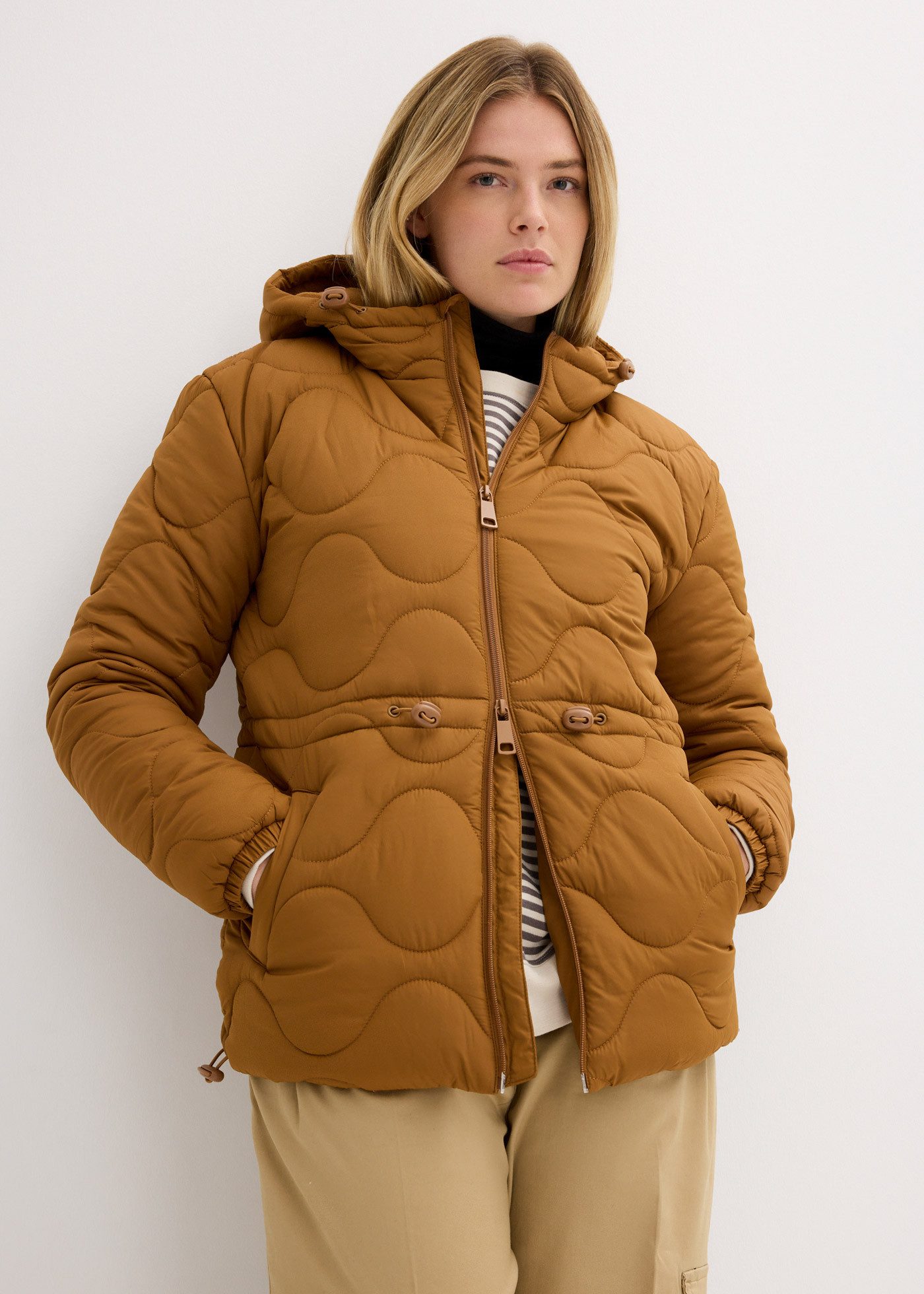 bonprix Steppjacke Casual Stil, Kurzparka mit Taillen-Kordelzug, hochwertige Steppung