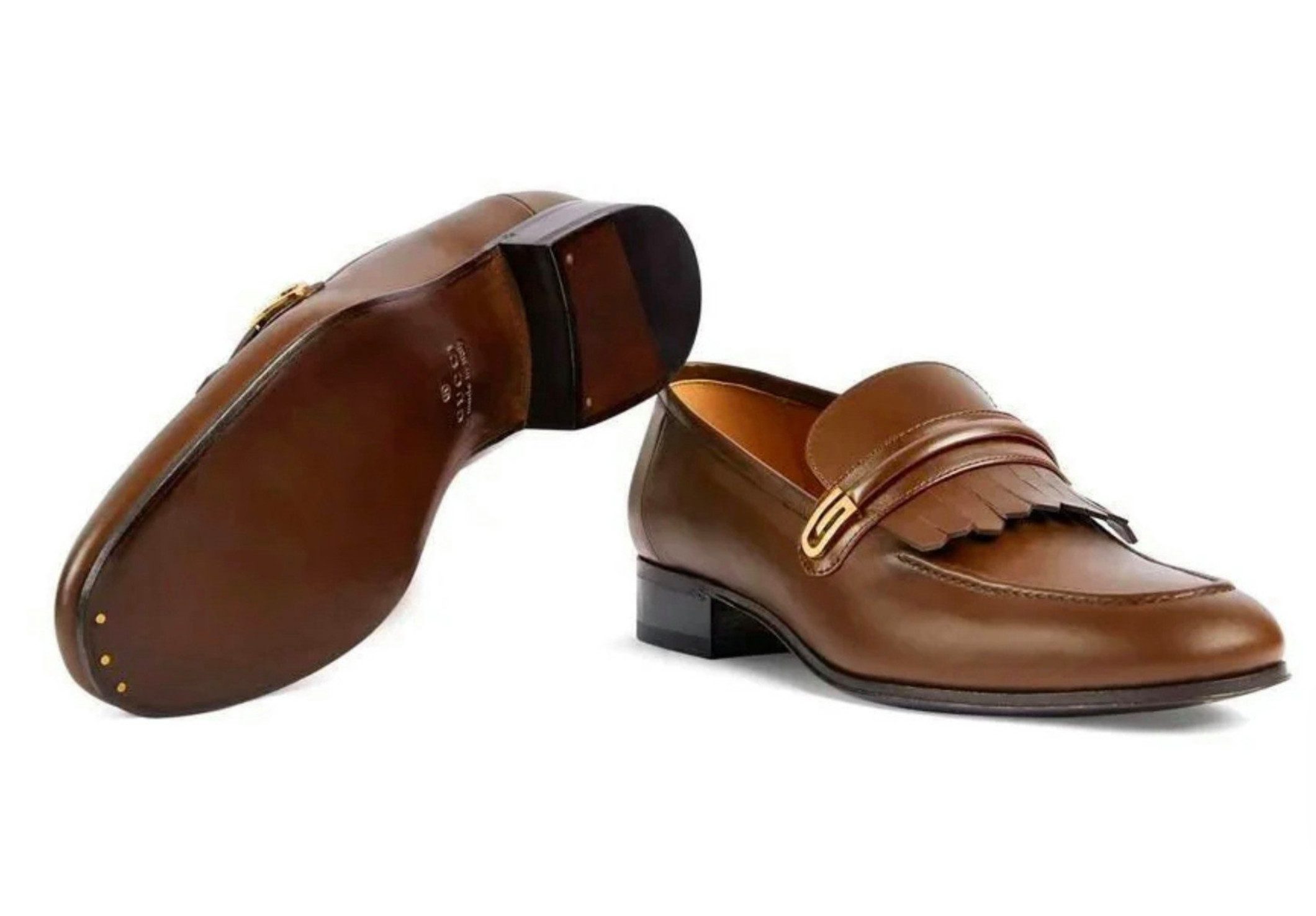 GUCCI Schuhe Loafers Mirrored G Gold Waxed Slippers Mokassin Loafer Spiegelnden G-Logos und der dekorativen Fransenverzierung.